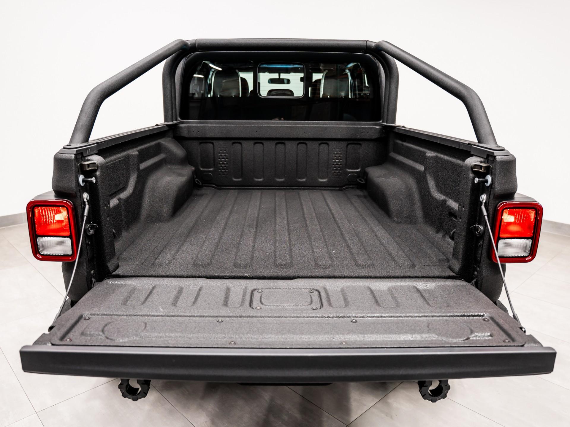 2026 JEEP GLADIATOR 4X4 in Black, photo 13 of 60