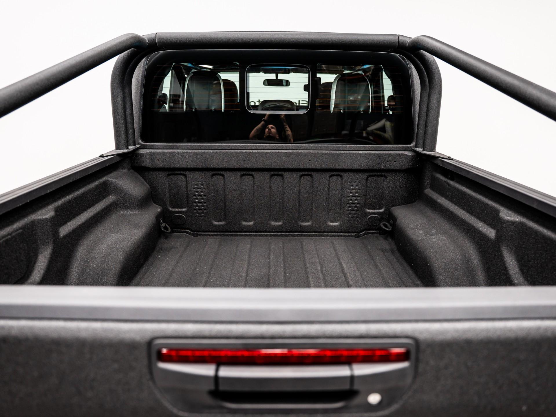 2026 JEEP GLADIATOR 4X4 in Black, photo 12 of 60