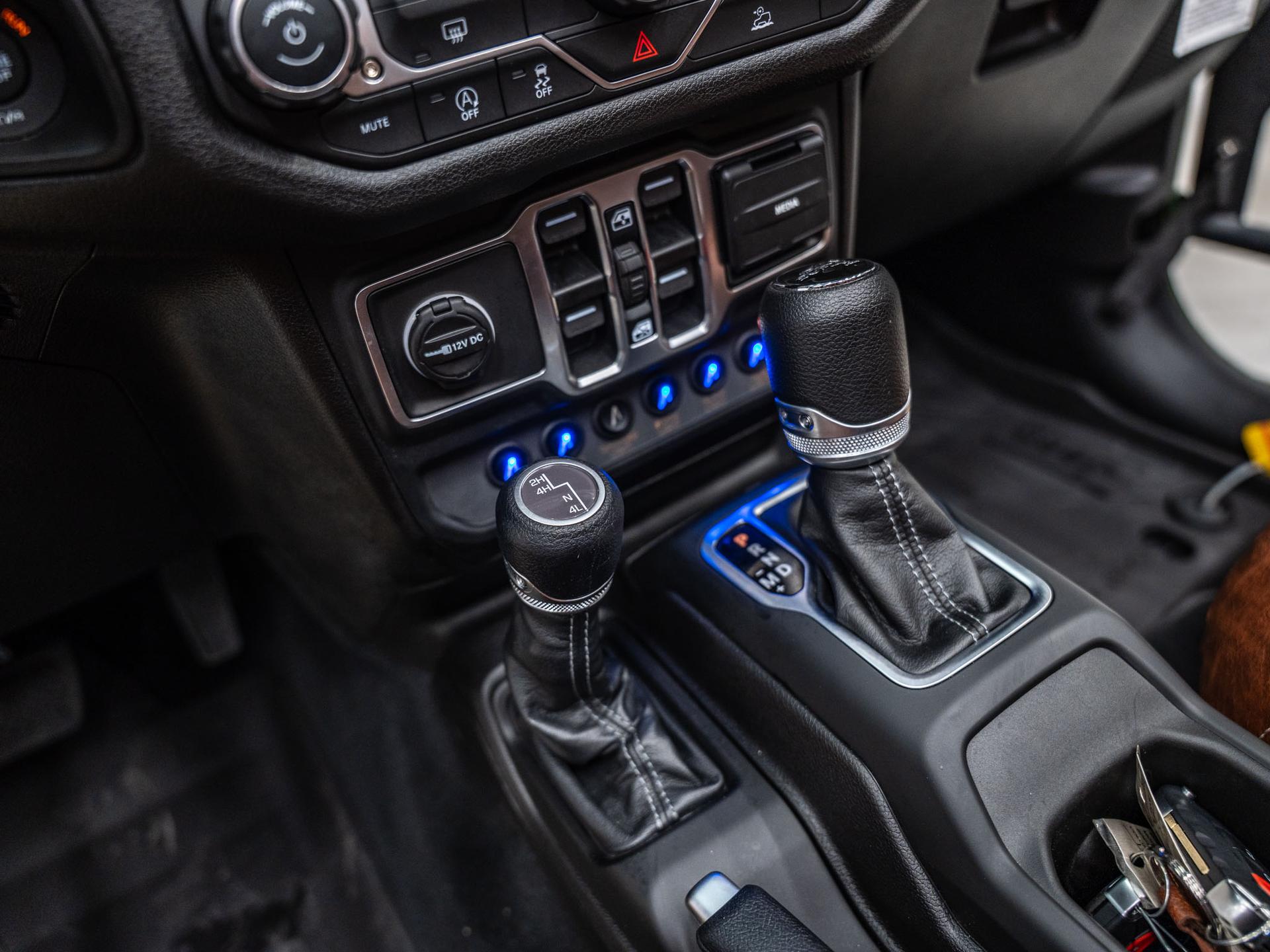 2026 JEEP GLADIATOR 4X4 in Green, photo 48 of 59