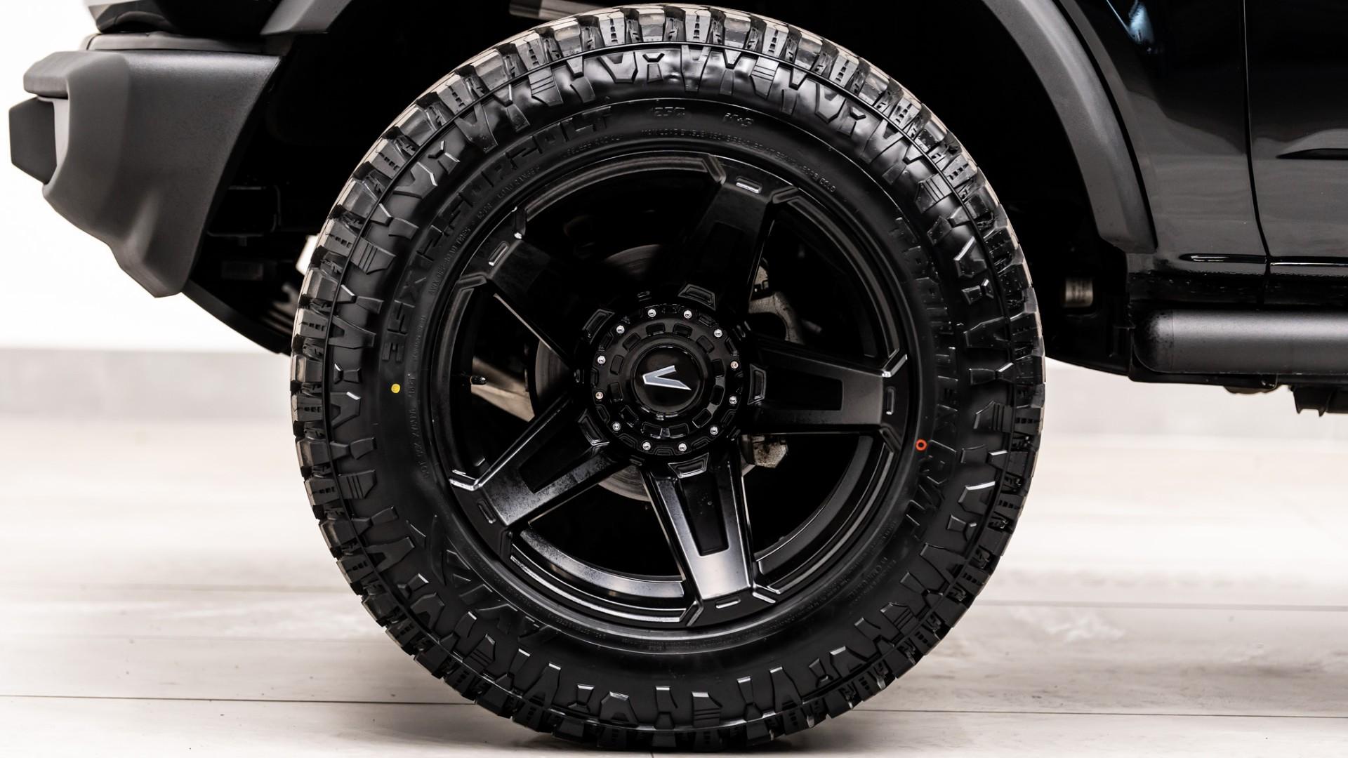 2025 FORD BRONCO 4X4 in Black, photo 16 of 50