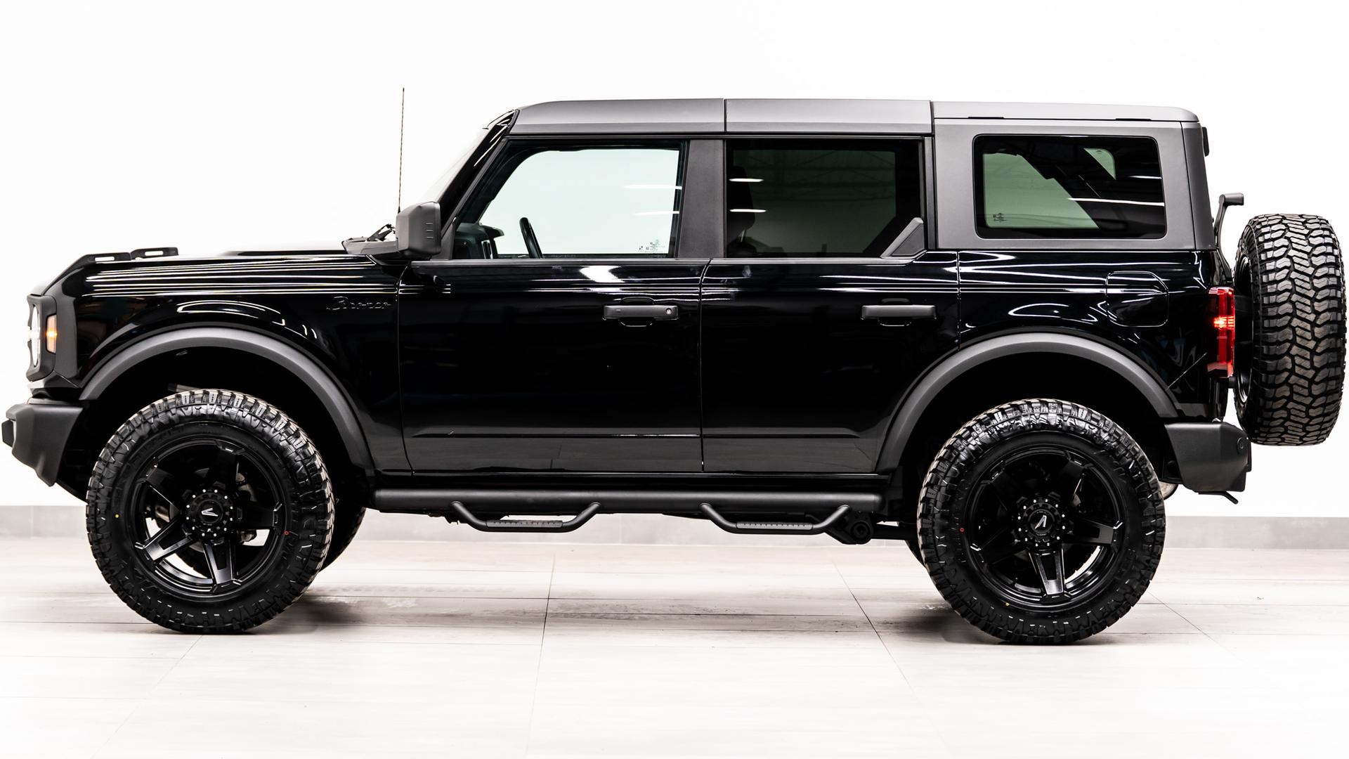 2025 FORD BRONCO 4X4 in Black, photo 11 of 50