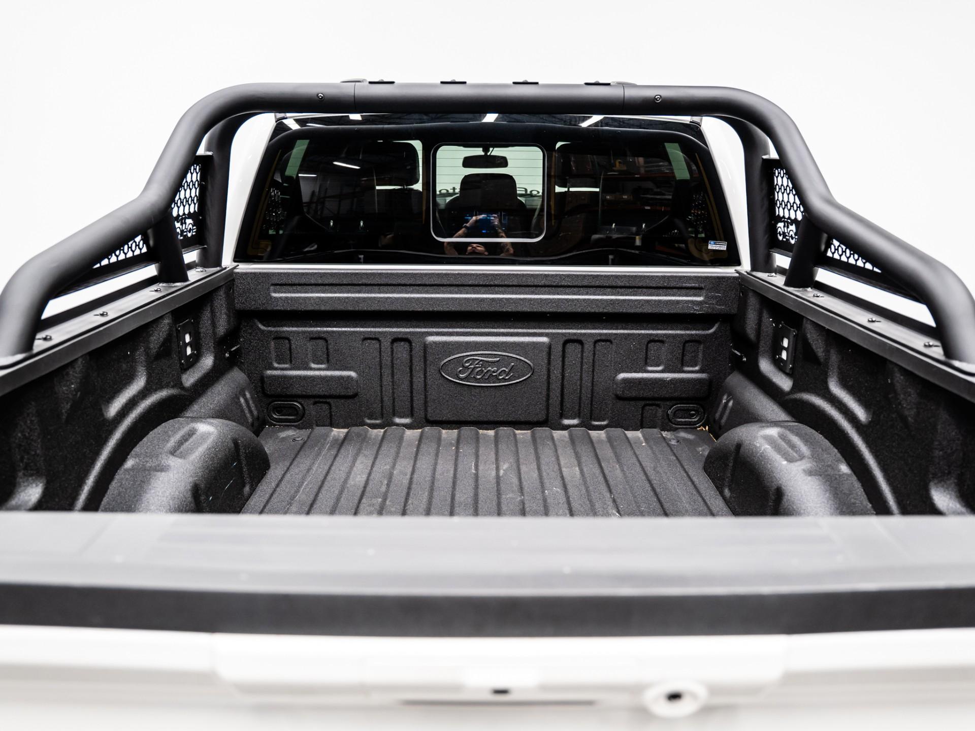 2025 FORD F-150 4X4 LARIAT in Oxford White, photo 20 of 50