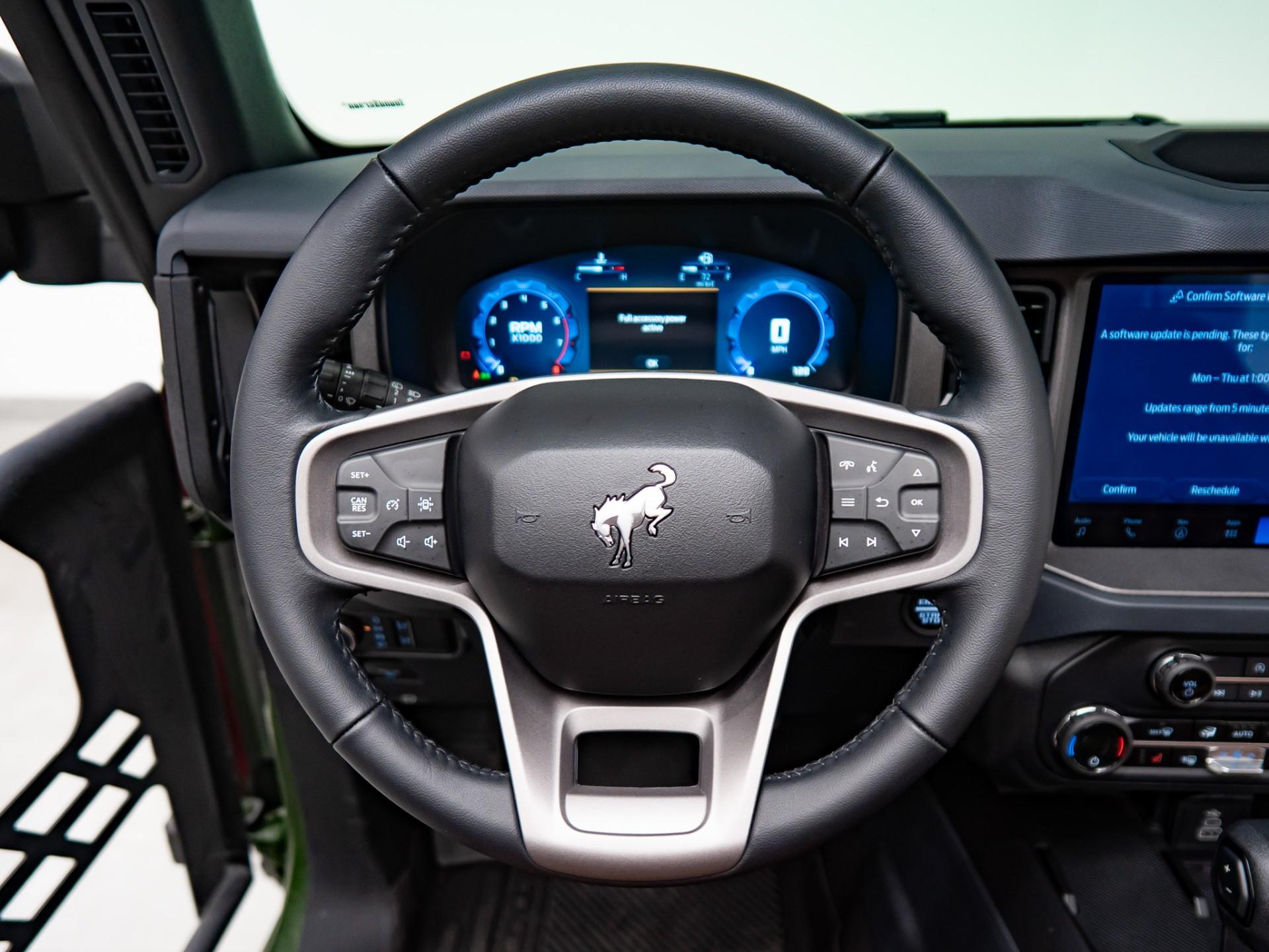 2025 FORD BRONCO 4X4 in Green, photo 32 of 49