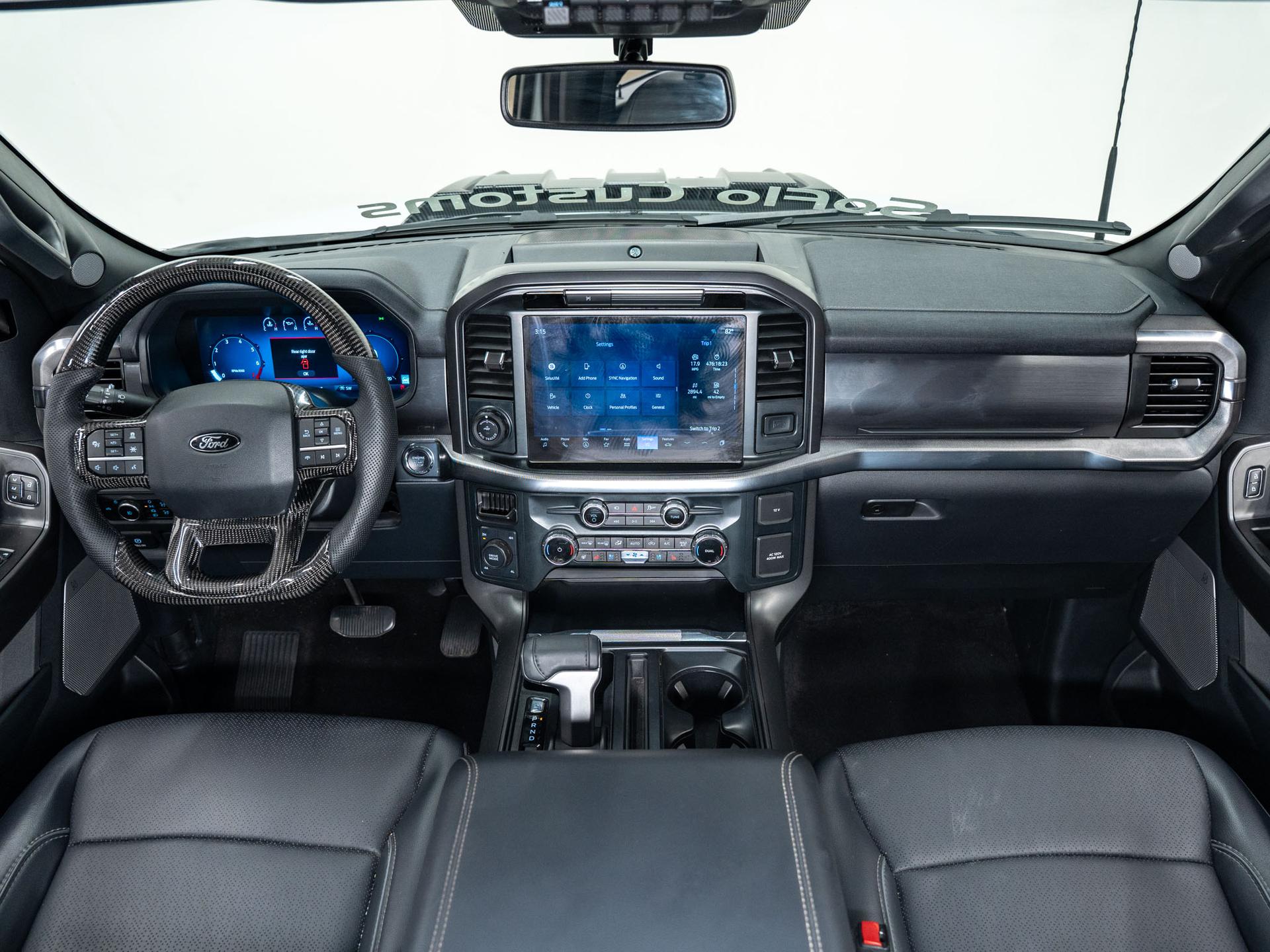 2025 FORD F-150 4X4 LARIAT in Space White Metallic, photo 4 of 5
