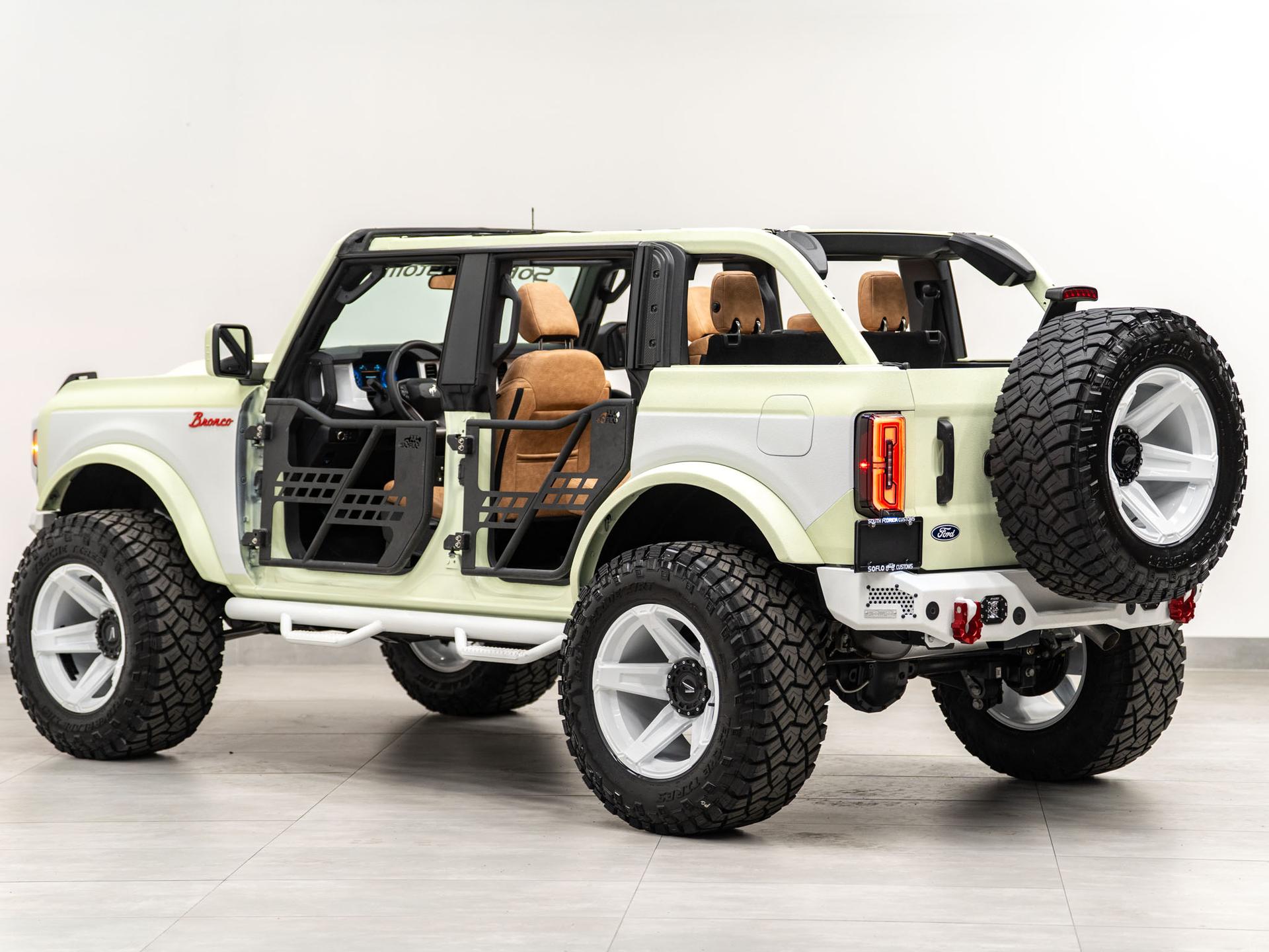 2026 FORD BRONCO 4X4 in Green, photo 24 of 55