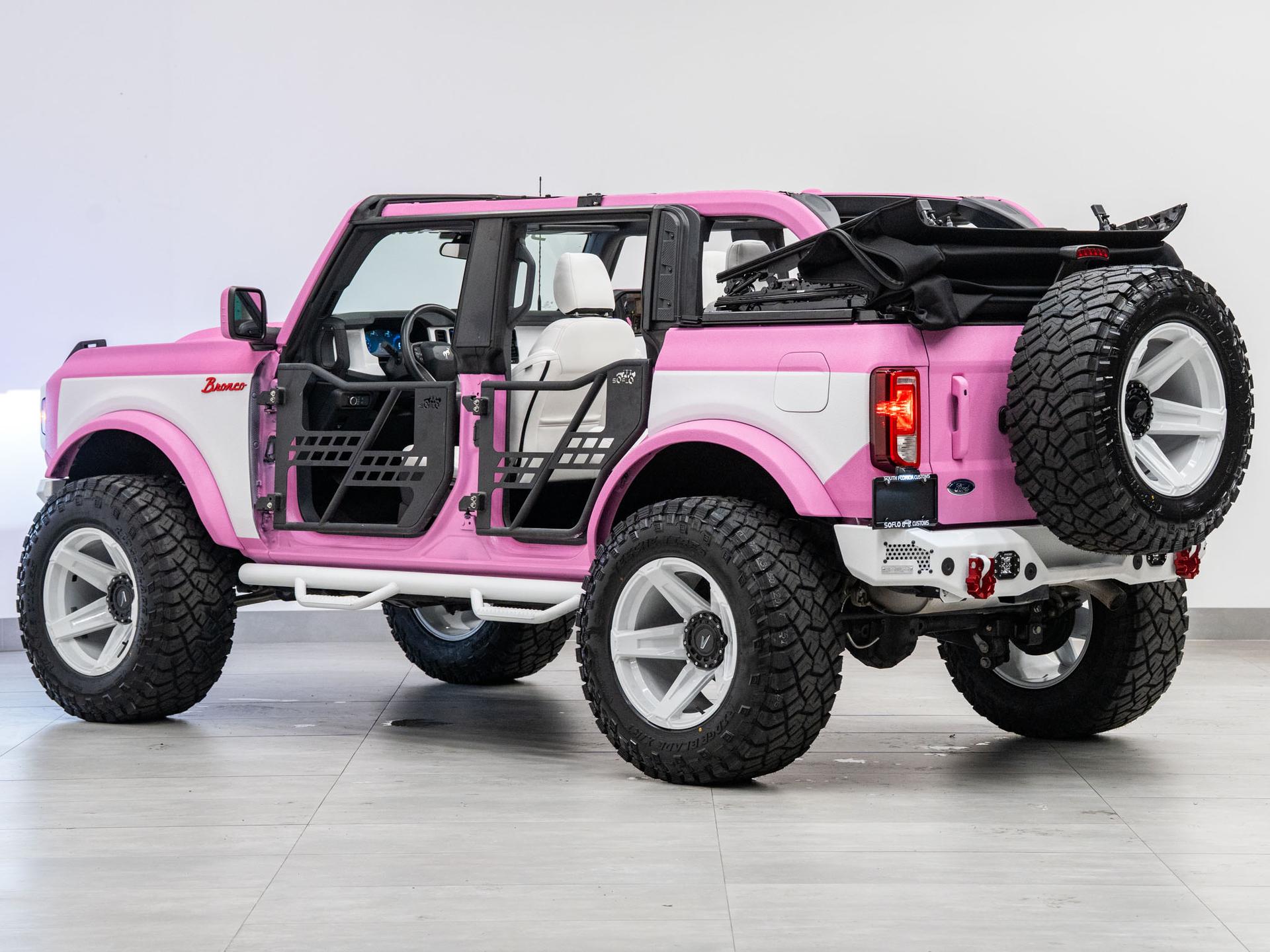 2025 FORD BRONCO 4X4 in Pink, photo 28 of 57