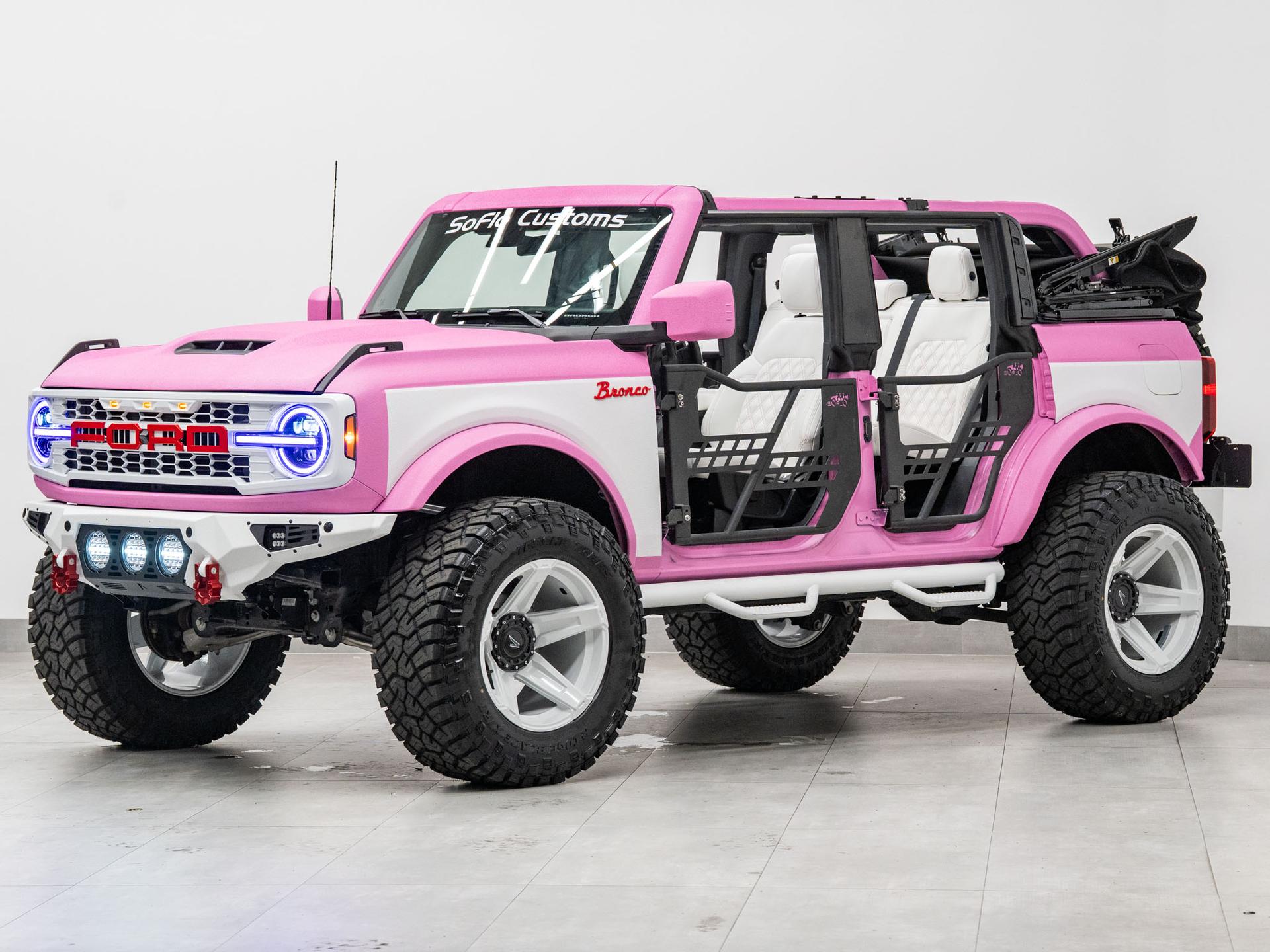 2025 FORD BRONCO 4X4 in Pink, photo 3 of 57