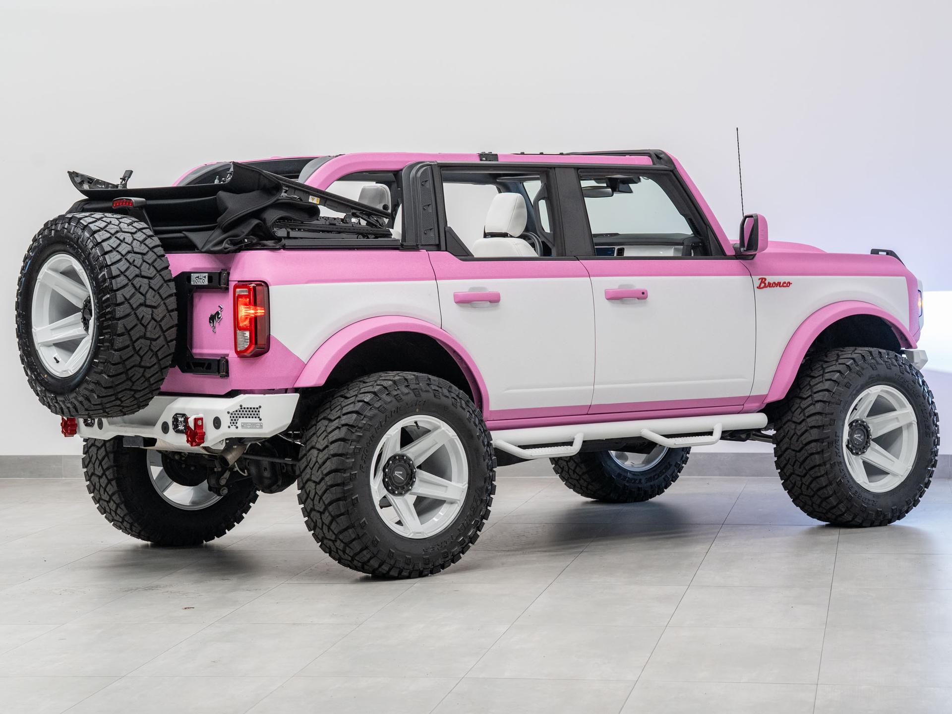 2025 FORD BRONCO 4X4 in Pink, photo 25 of 57