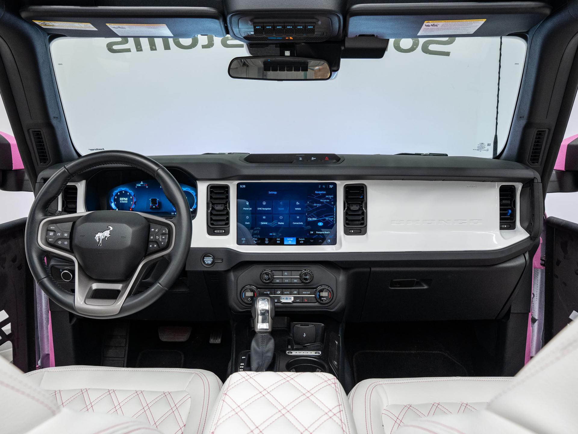 2025 FORD BRONCO 4X4 in Pink, photo 4 of 57
