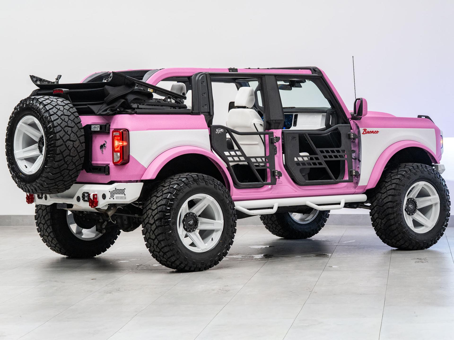 2025 FORD BRONCO 4X4 in Pink, photo 30 of 57