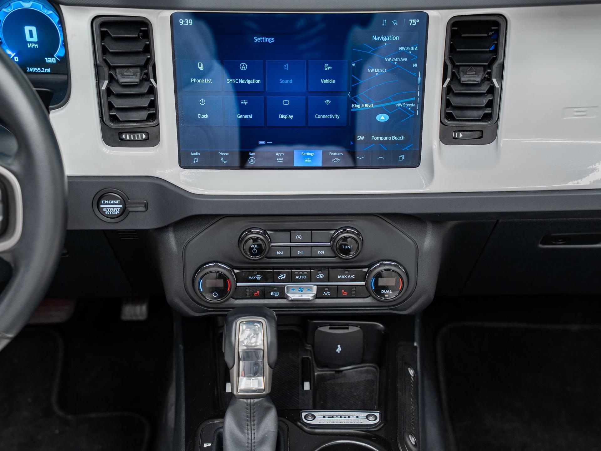 2025 FORD BRONCO 4X4 in Pink, photo 46 of 57