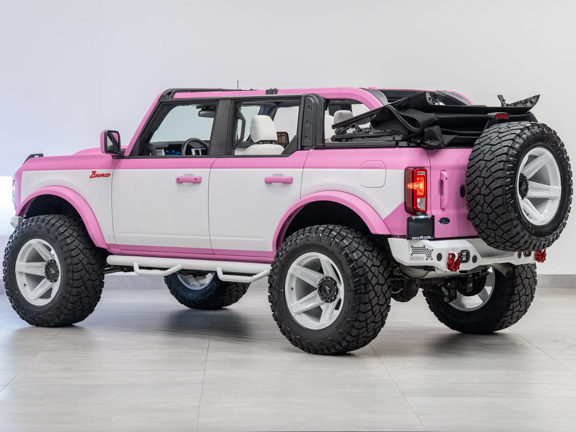 2025 FORD BRONCO 4X4 in Pink, photo 19 of 57