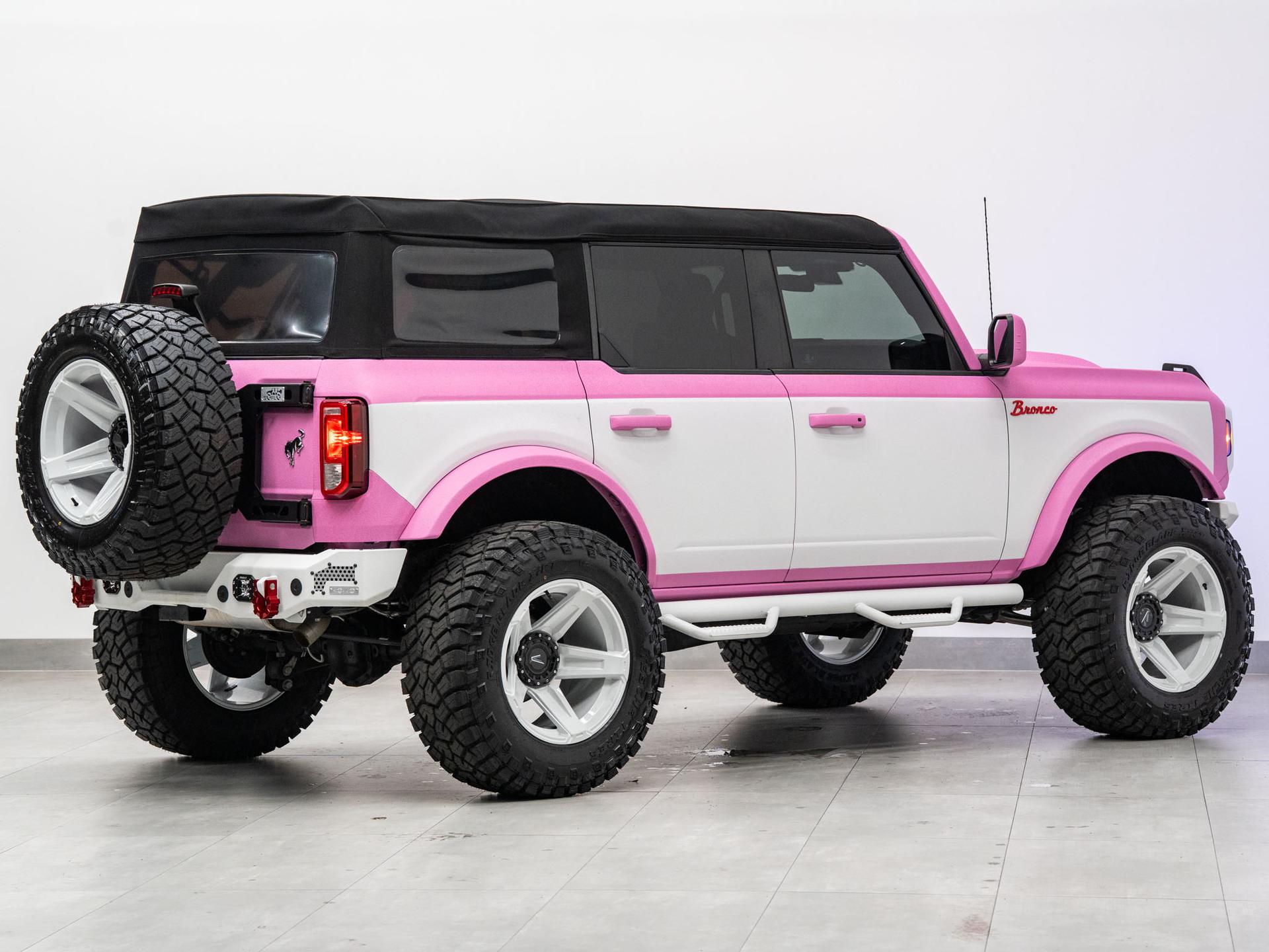 2025 FORD BRONCO 4X4 in Pink, photo 11 of 57