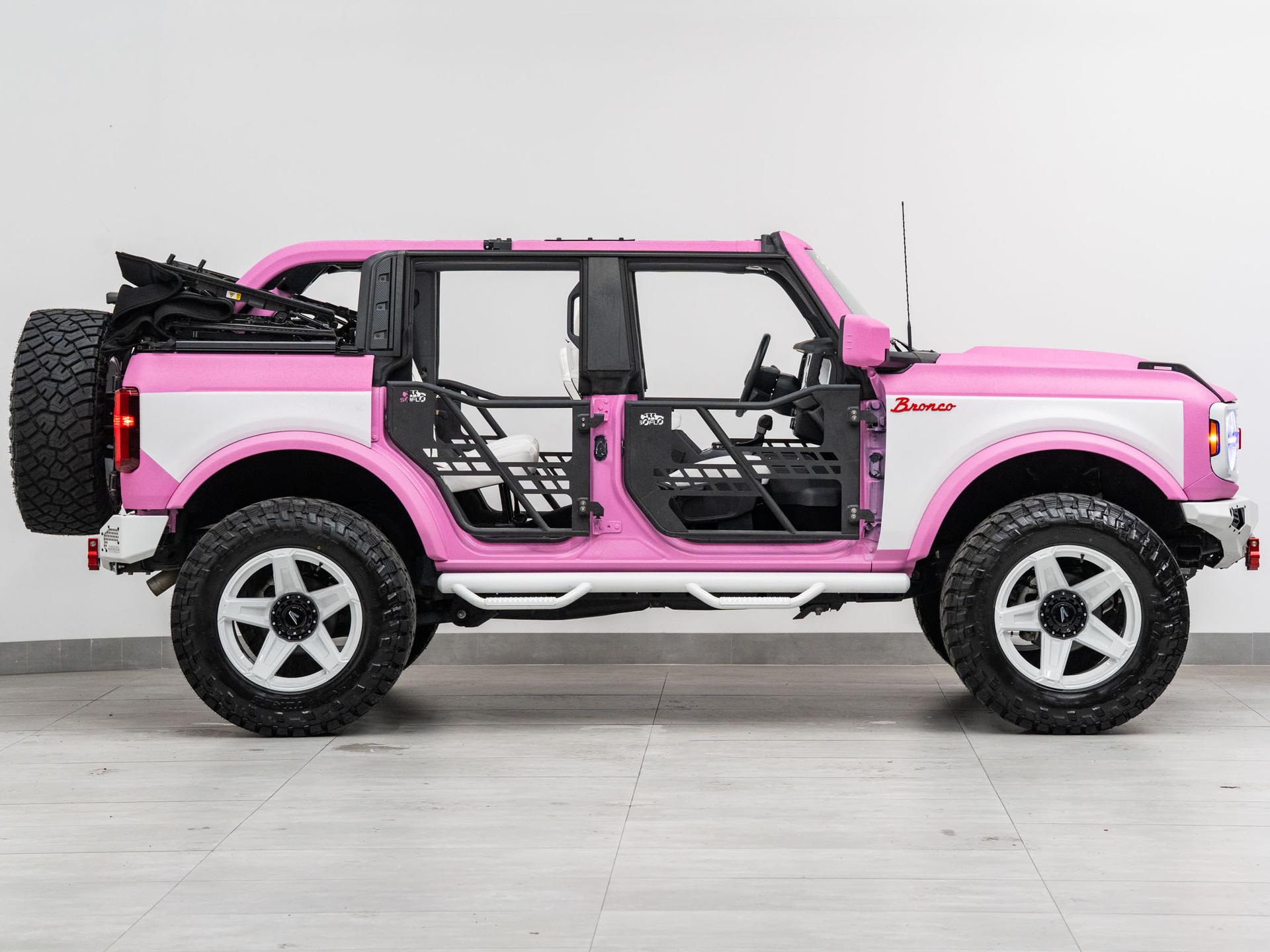 2025 FORD BRONCO 4X4 in Pink, photo 31 of 57