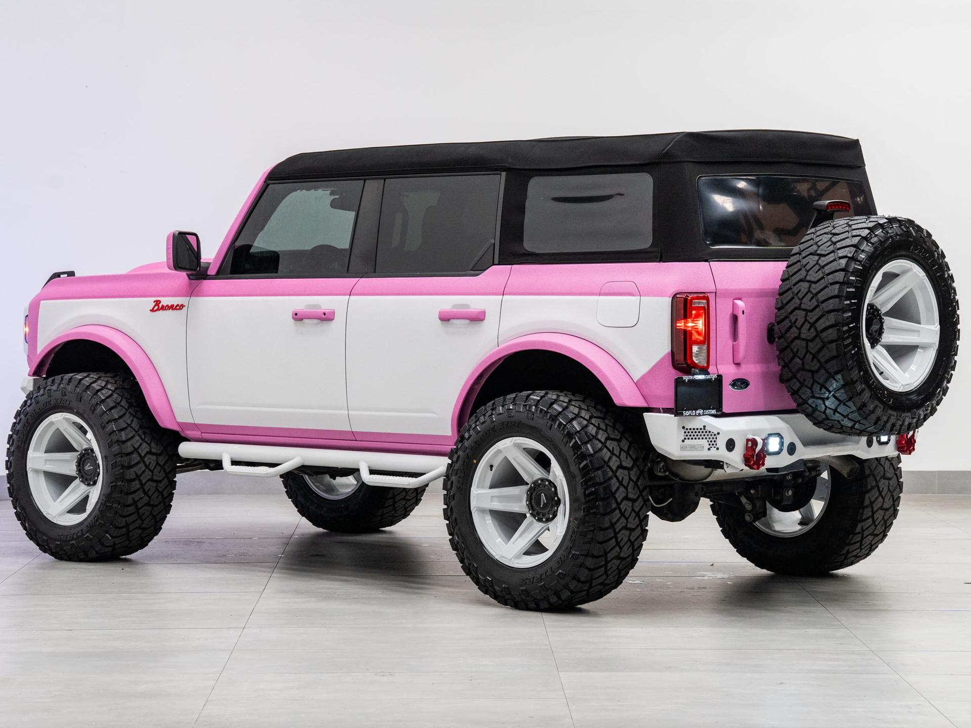 2025 FORD BRONCO 4X4 in Pink, photo 14 of 57