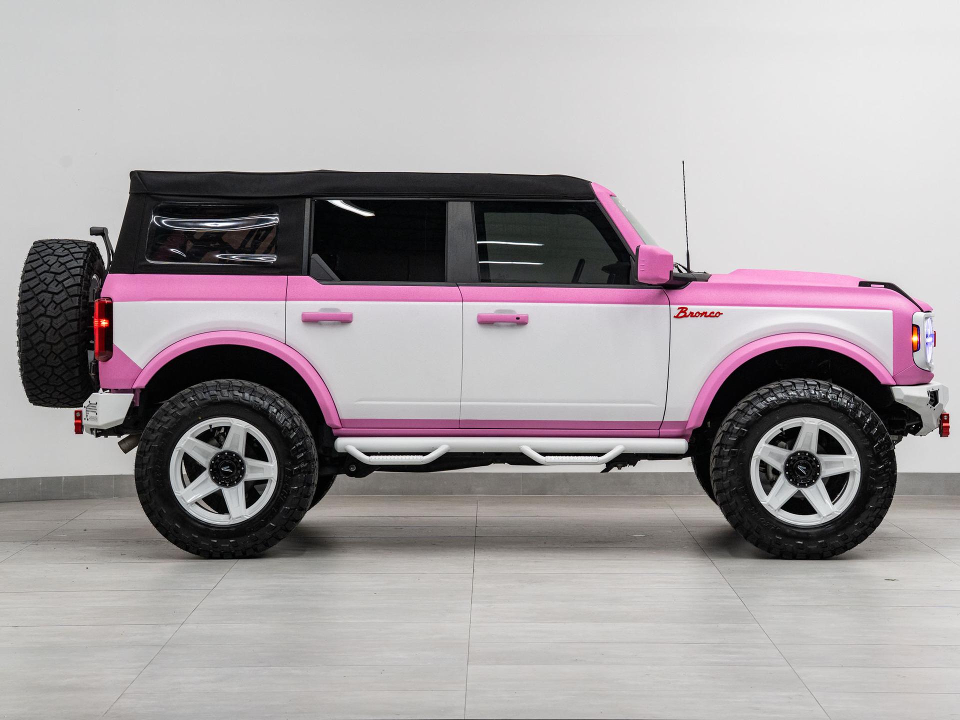 2025 FORD BRONCO 4X4 in Pink, photo 10 of 57