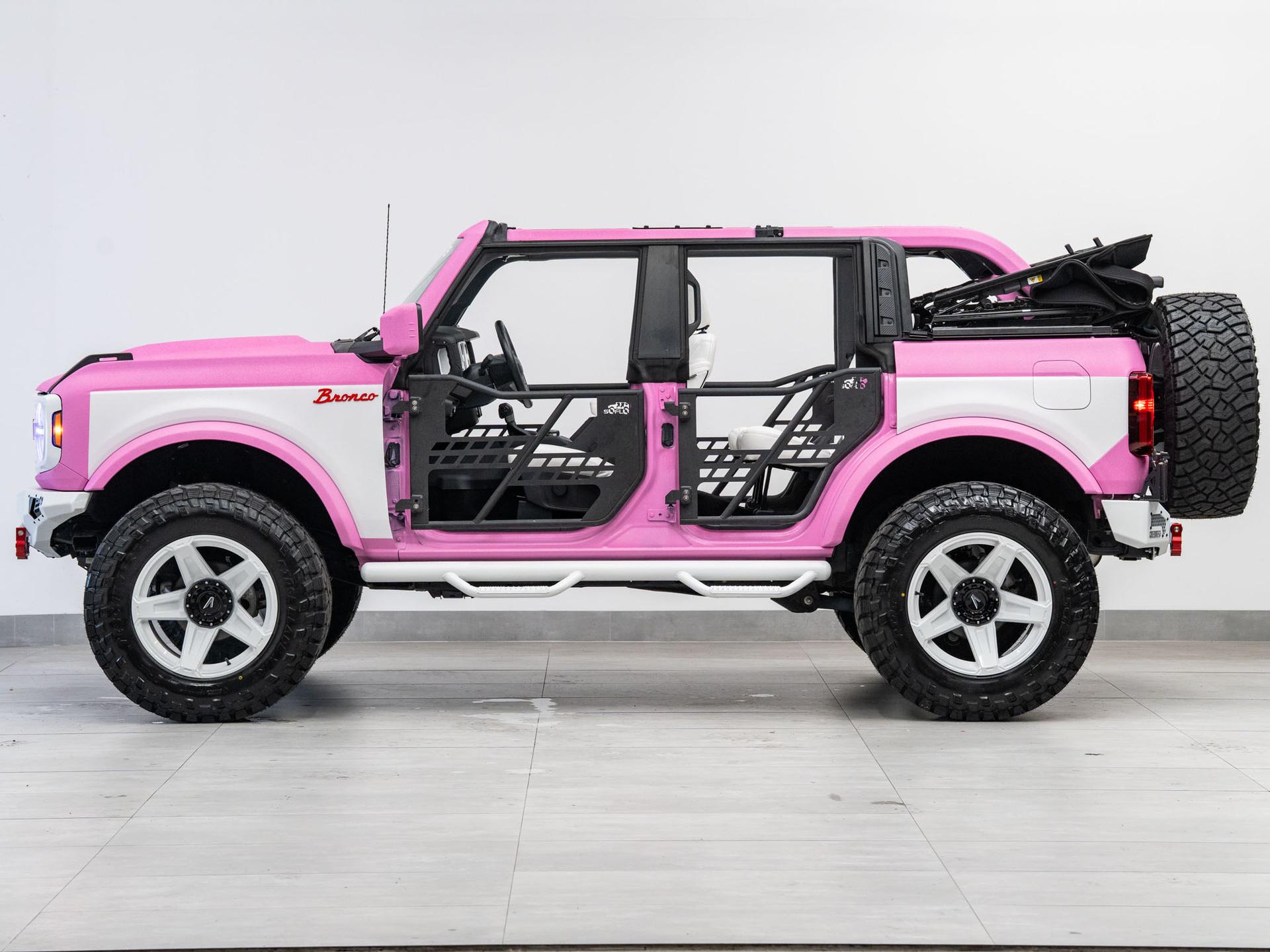 2025 FORD BRONCO 4X4 in Pink, photo 27 of 57