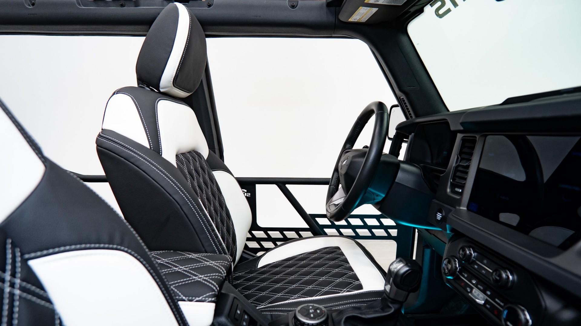 2025 FORD BRONCO 4X4 in Black, photo 28 of 46