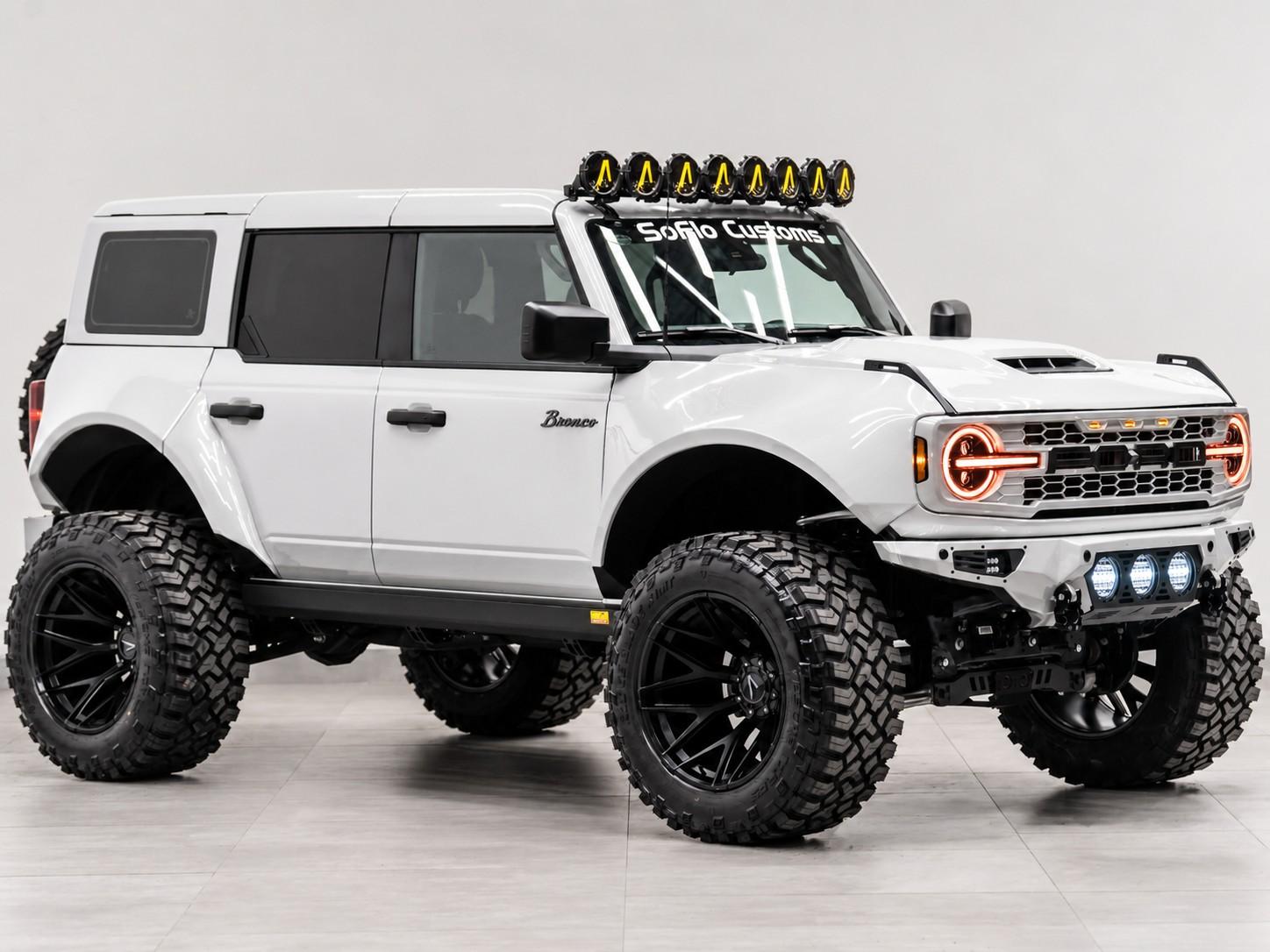 2026 FORD BRONCO 4X4 in Oxford White, photo 7 of 32