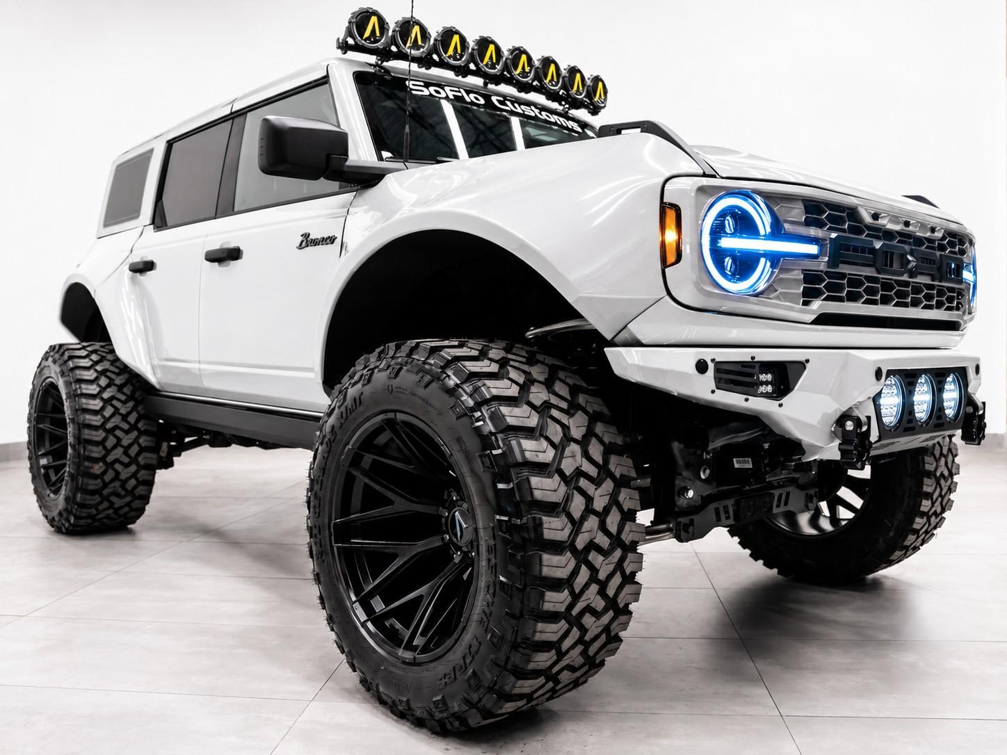 2026 FORD BRONCO 4X4 in Oxford White, photo 3 of 32