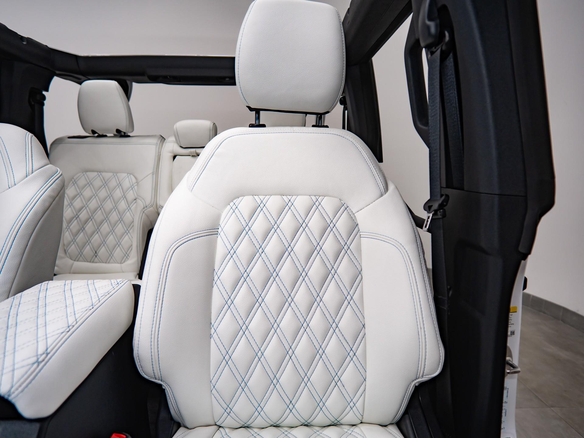 2026 FORD BRONCO 4X4 in Baby Blue, photo 32 of 58