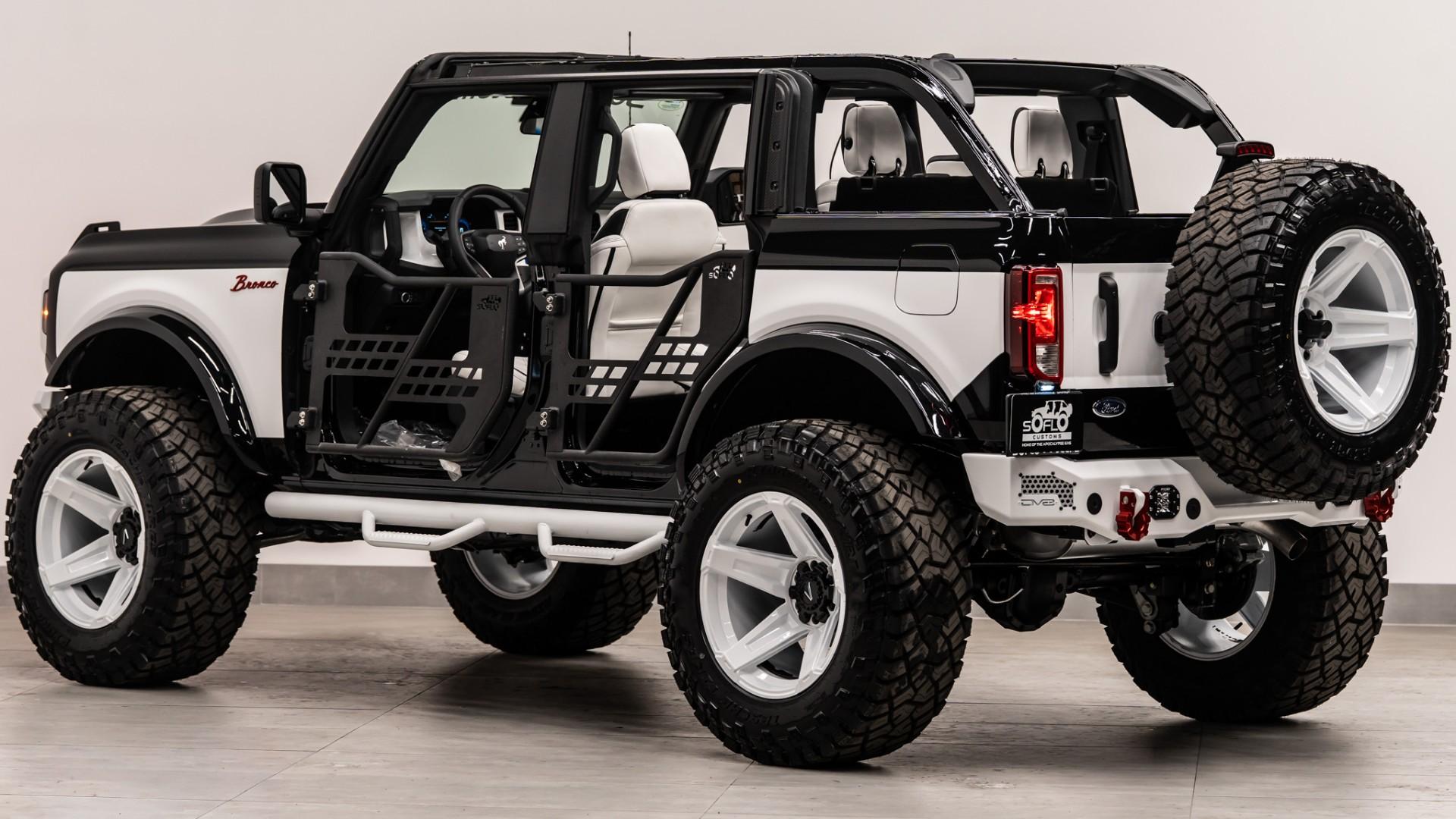 2026 FORD BRONCO 4X4 in Black, photo 20 of 59