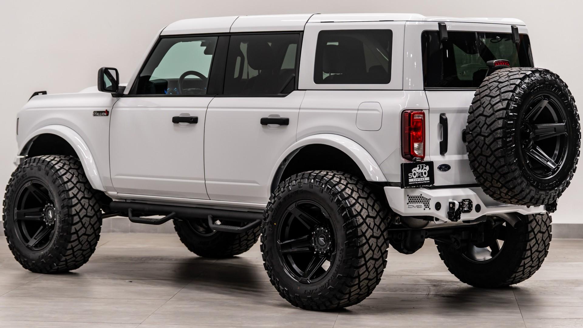2026 FORD BRONCO 4X4 in Oxford White, photo 10 of 47