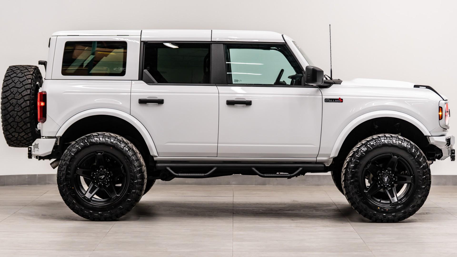 2026 FORD BRONCO 4X4 in Oxford White, photo 8 of 47