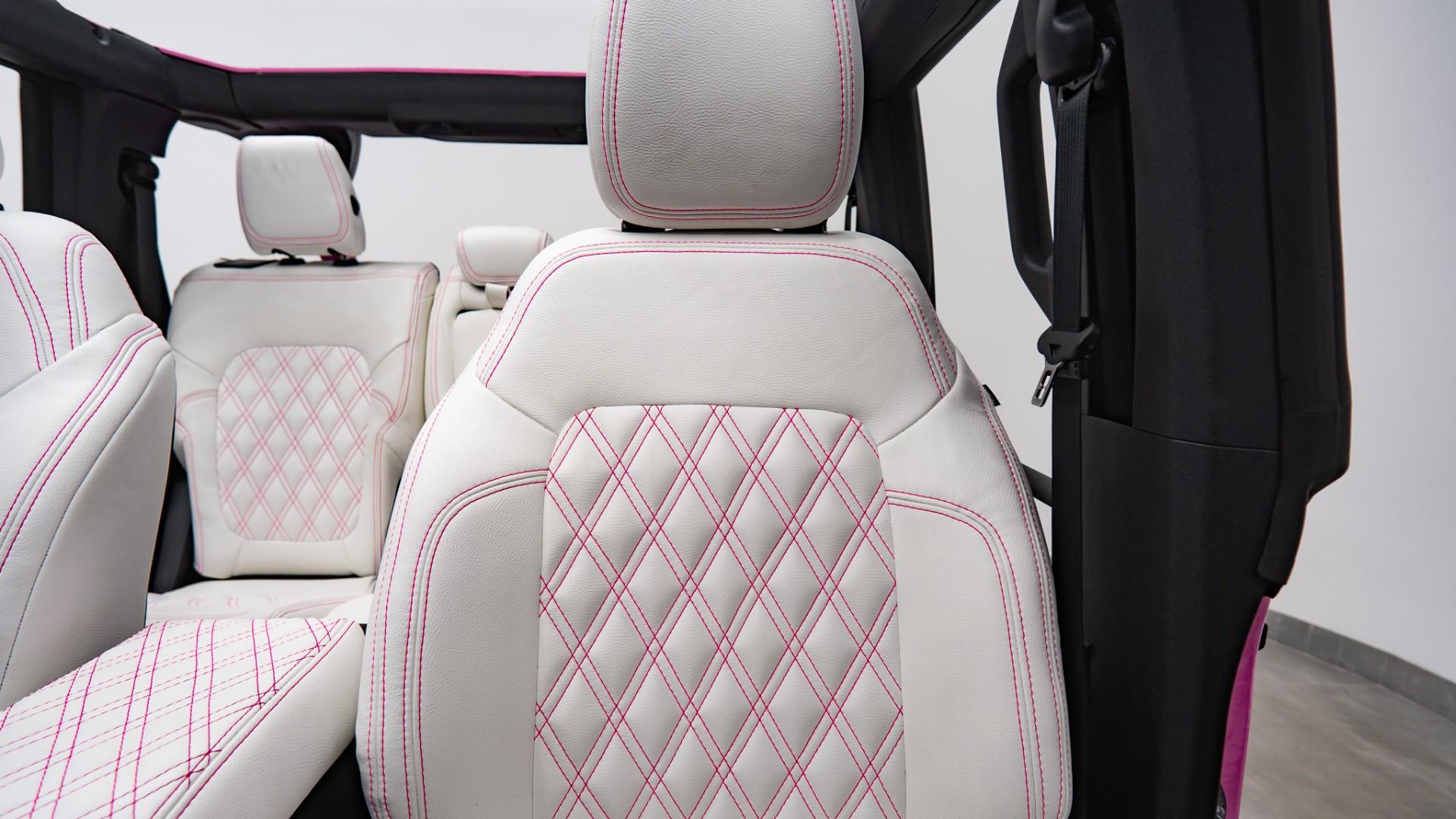 2025 FORD BRONCO 4X4 in Pink, photo 35 of 53