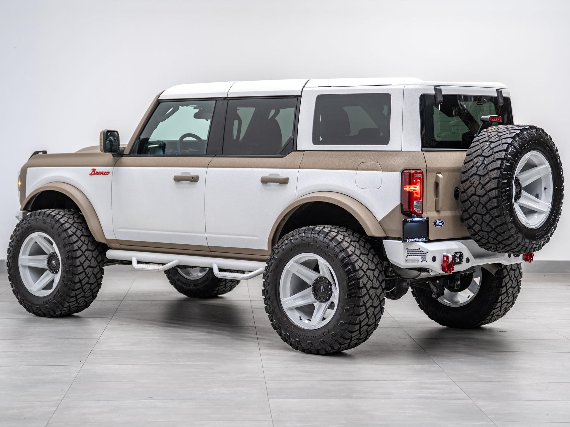 2026 FORD BRONCO 4X4 in Tan, photo 9 of 58
