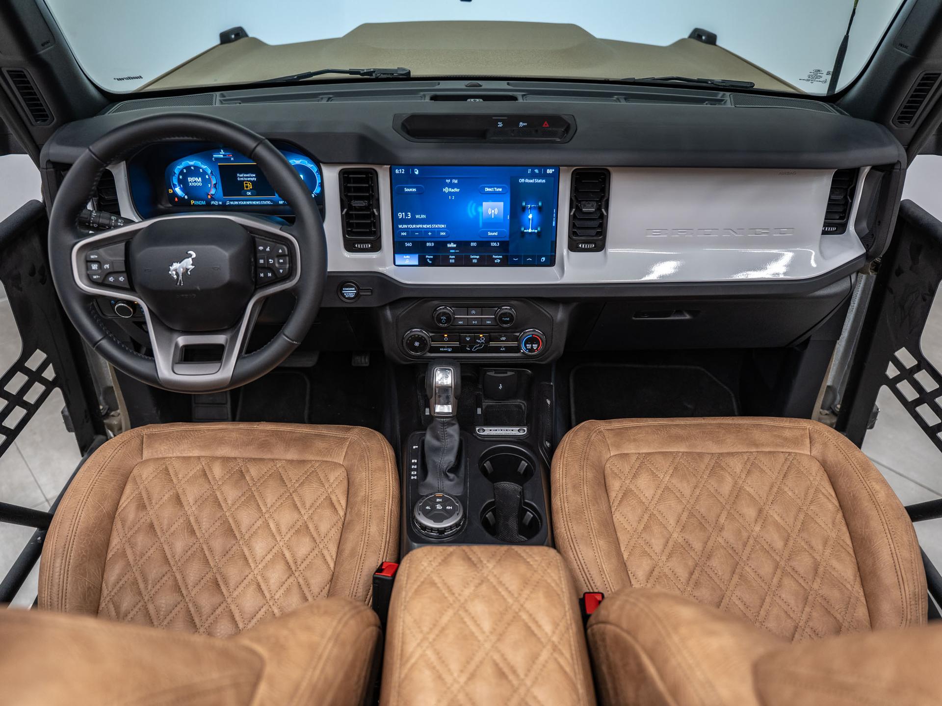 2026 FORD BRONCO 4X4 in Tan, photo 4 of 58