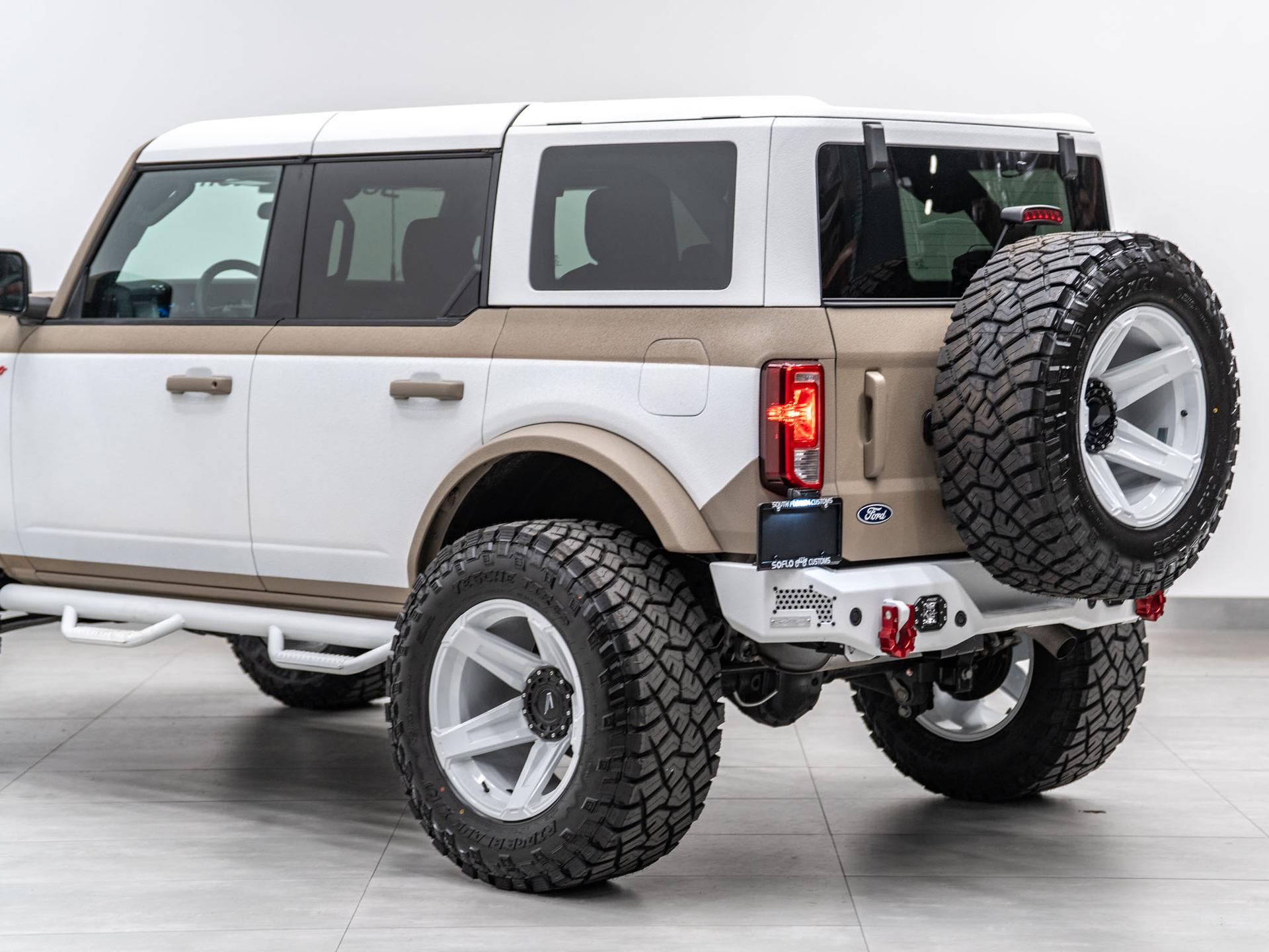 2026 FORD BRONCO 4X4 in Tan, photo 10 of 58