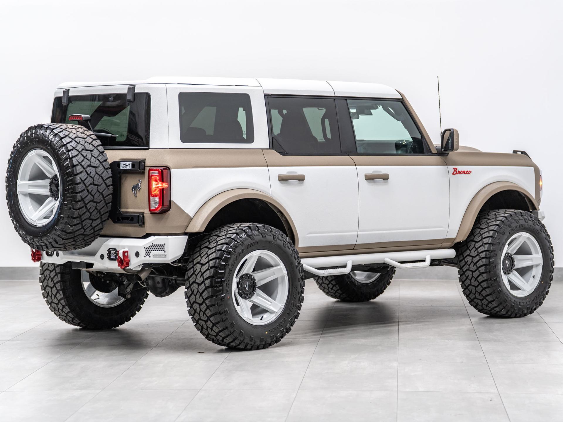 2026 FORD BRONCO 4X4 in Tan, photo 12 of 58