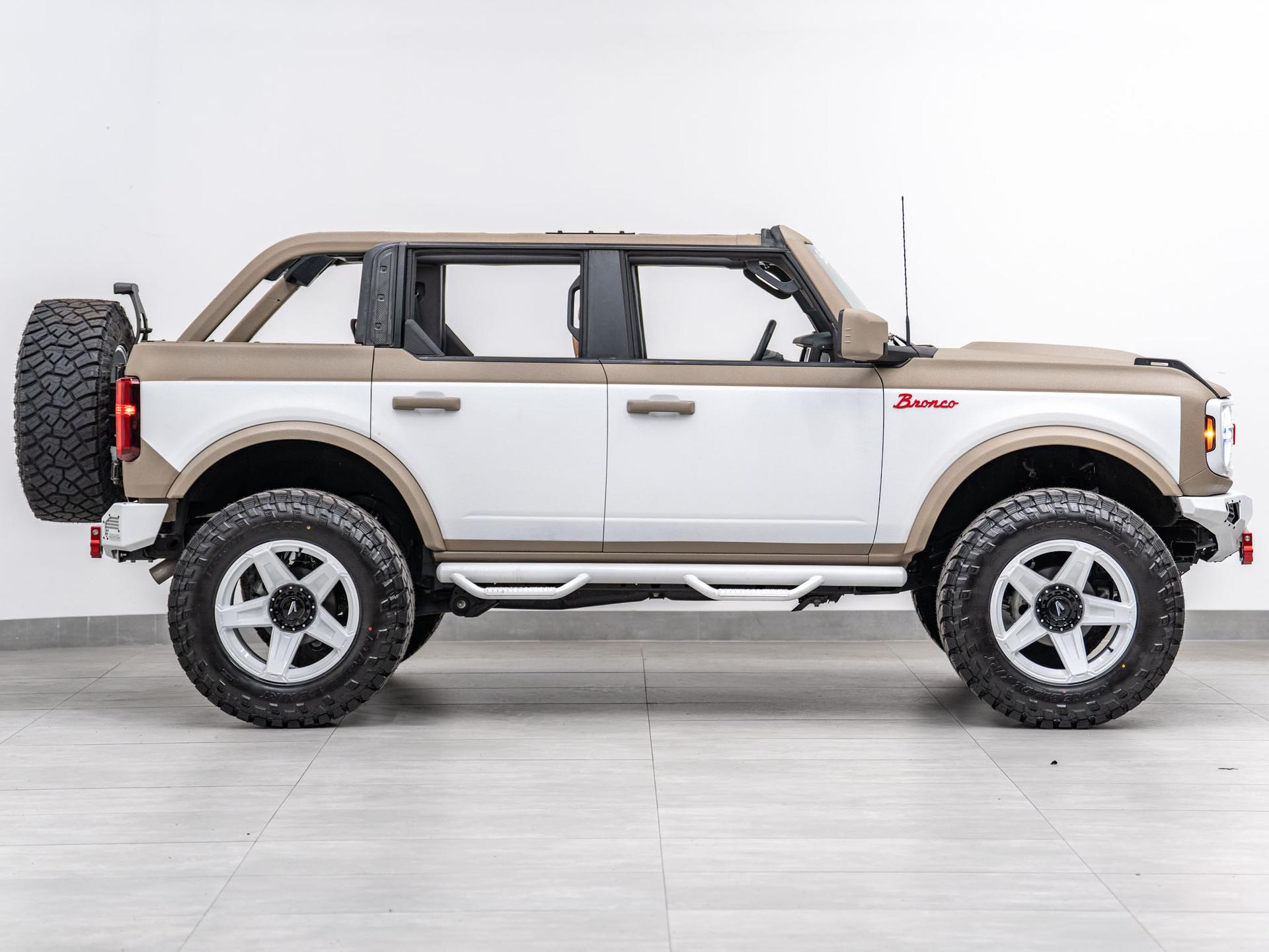2026 FORD BRONCO 4X4 in Tan, photo 18 of 58