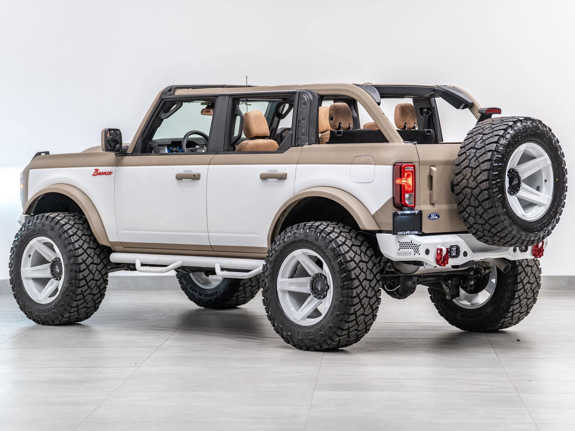 2026 FORD BRONCO 4X4 in Tan, photo 22 of 58