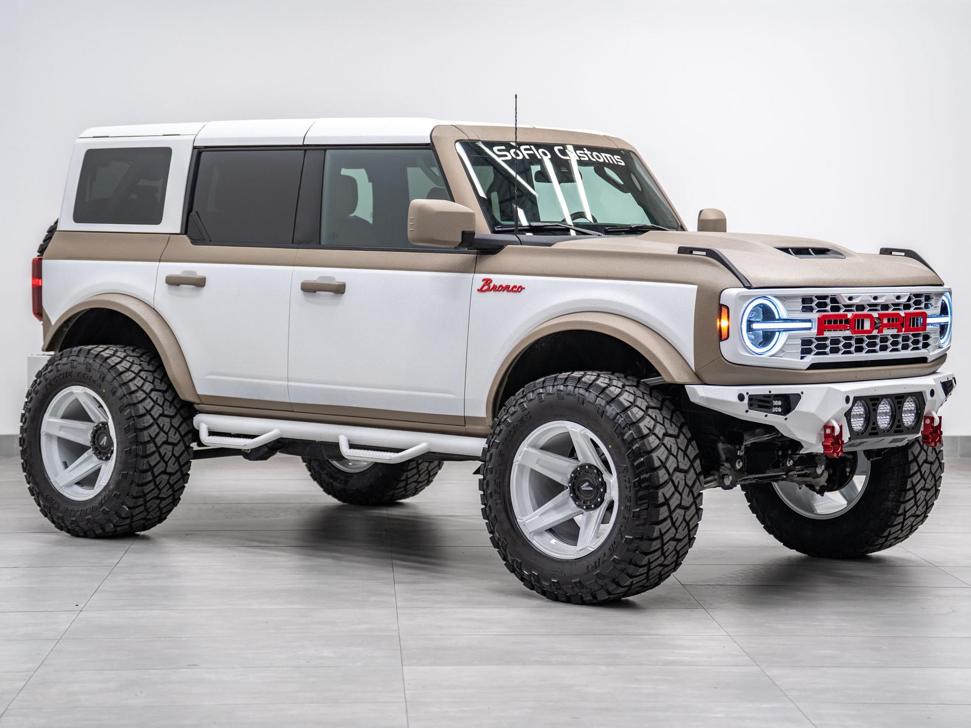 2026 FORD BRONCO 4X4 in Tan, photo 3 of 58
