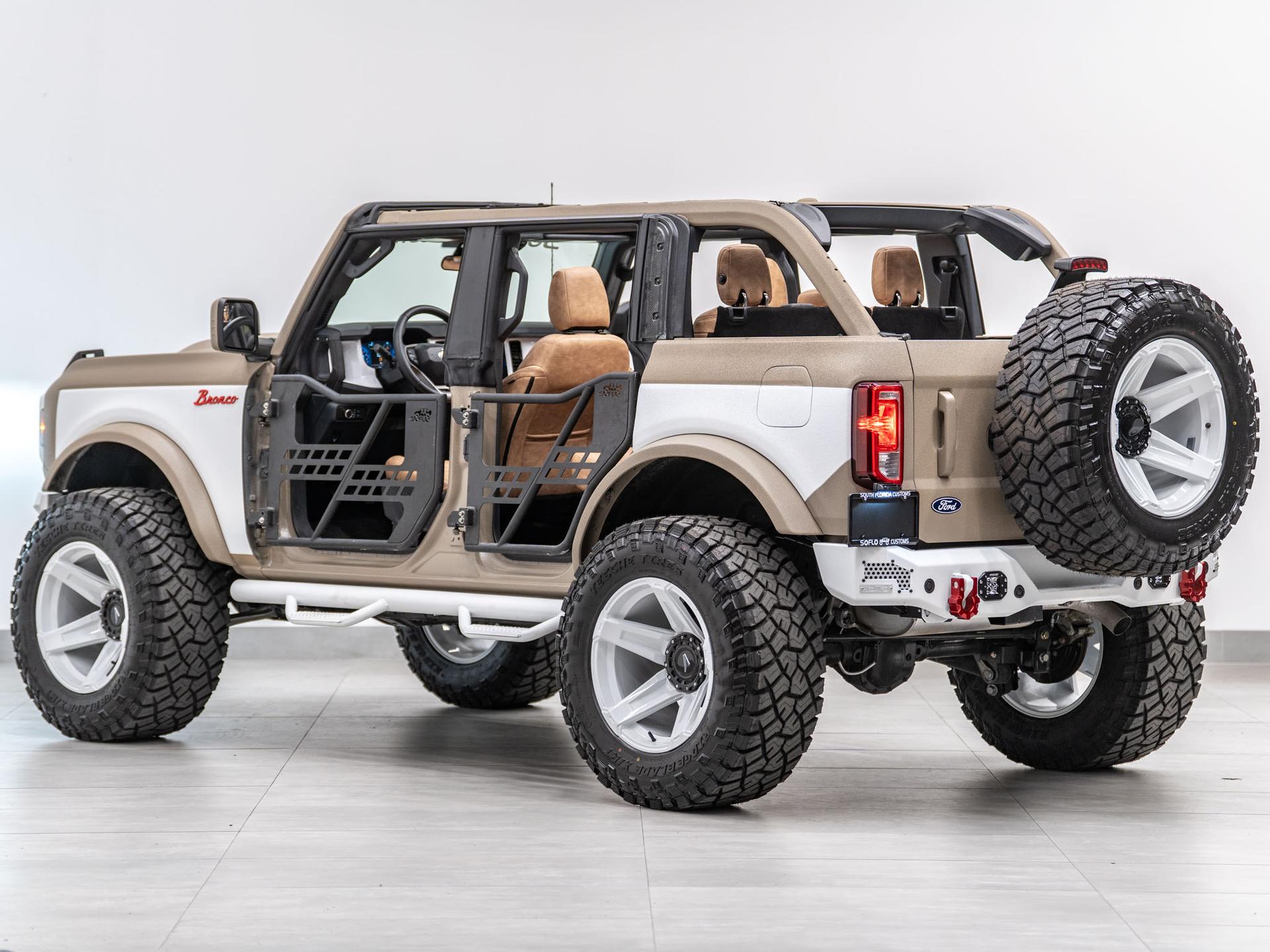 2026 FORD BRONCO 4X4 in Tan, photo 28 of 58