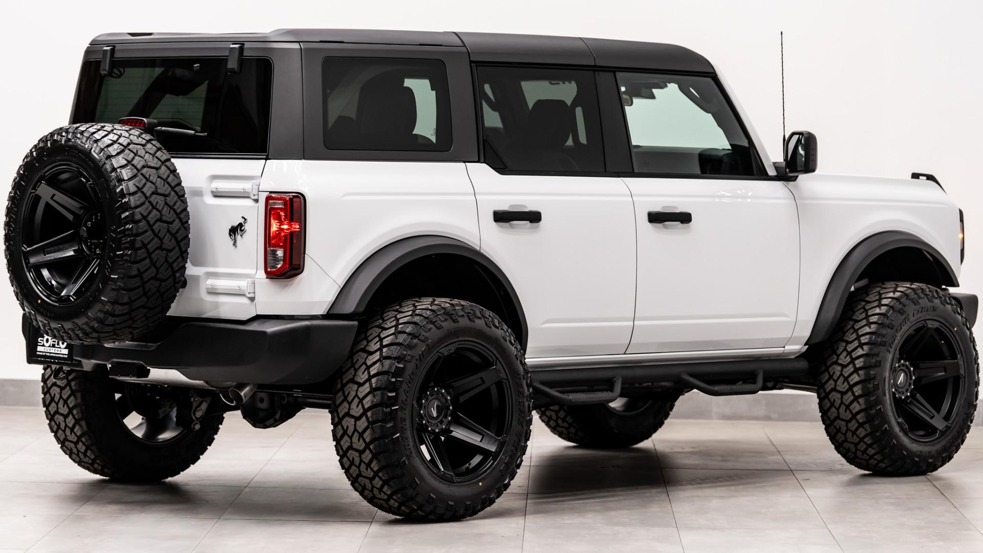 2024 FORD BRONCO 4X4 in Oxford White, photo 10 of 55