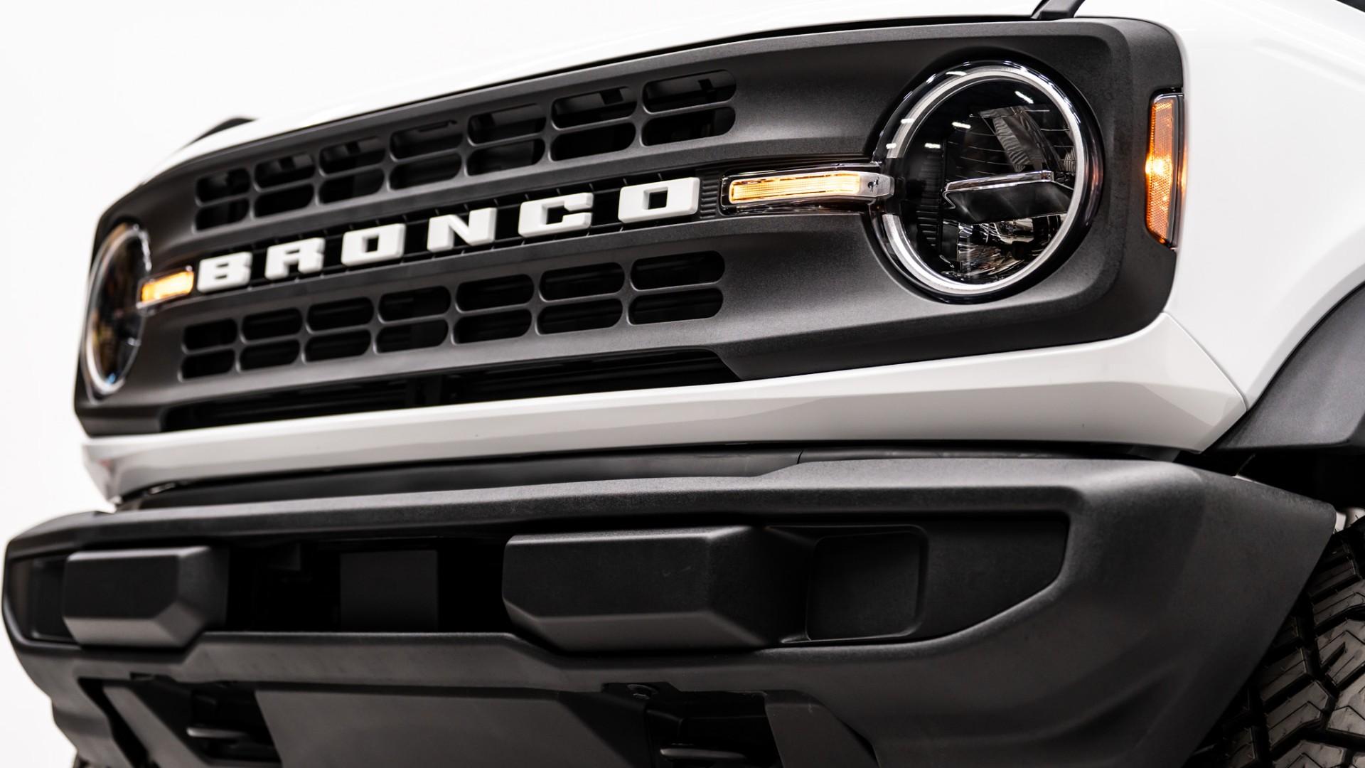 2024 FORD BRONCO 4X4 in Oxford White, photo 17 of 55