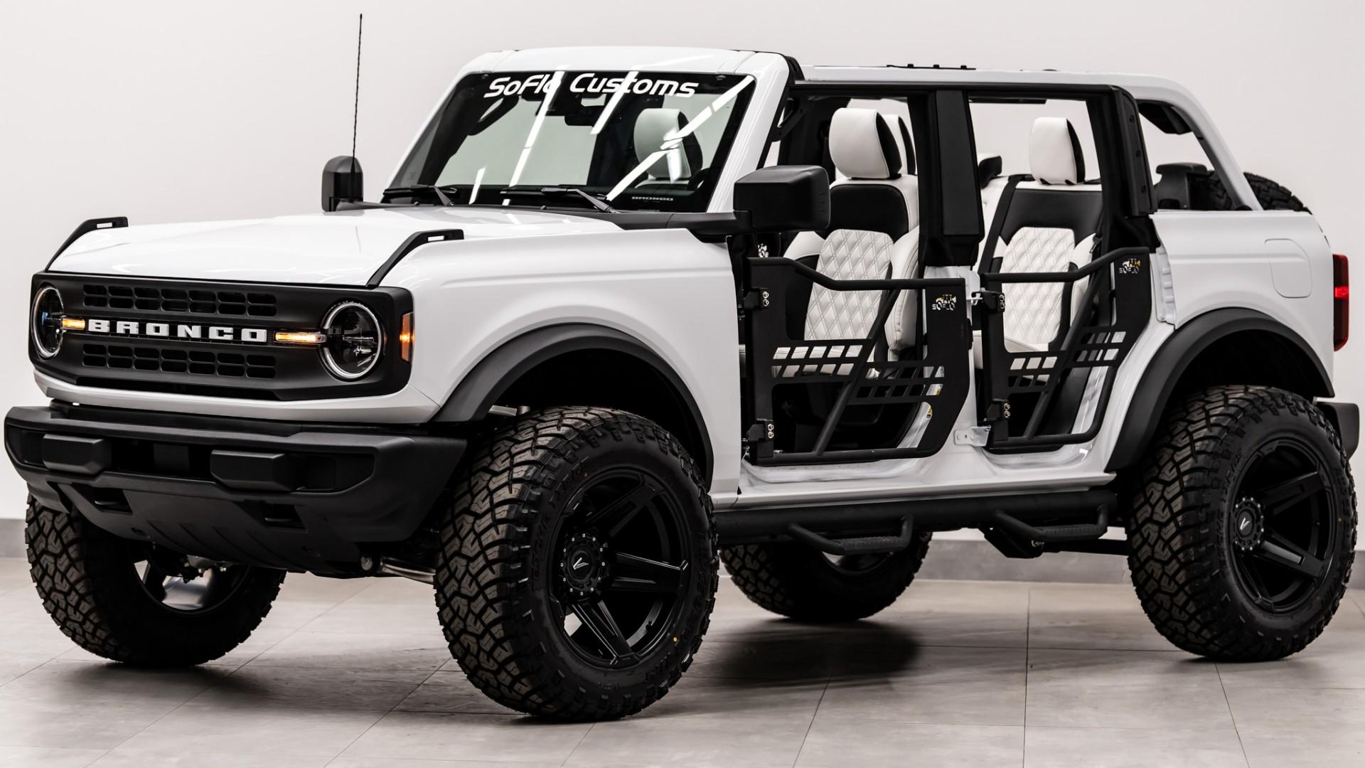 2024 FORD BRONCO 4X4 in Oxford White, photo 2 of 55
