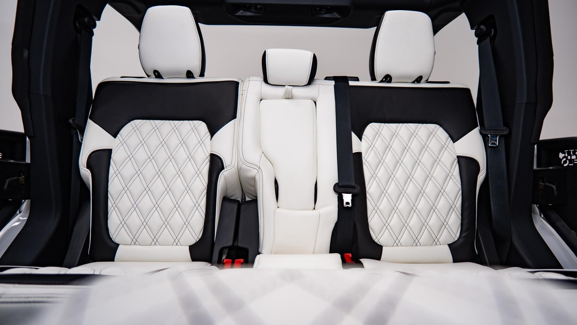 2024 FORD BRONCO 4X4 in Oxford White, photo 32 of 55