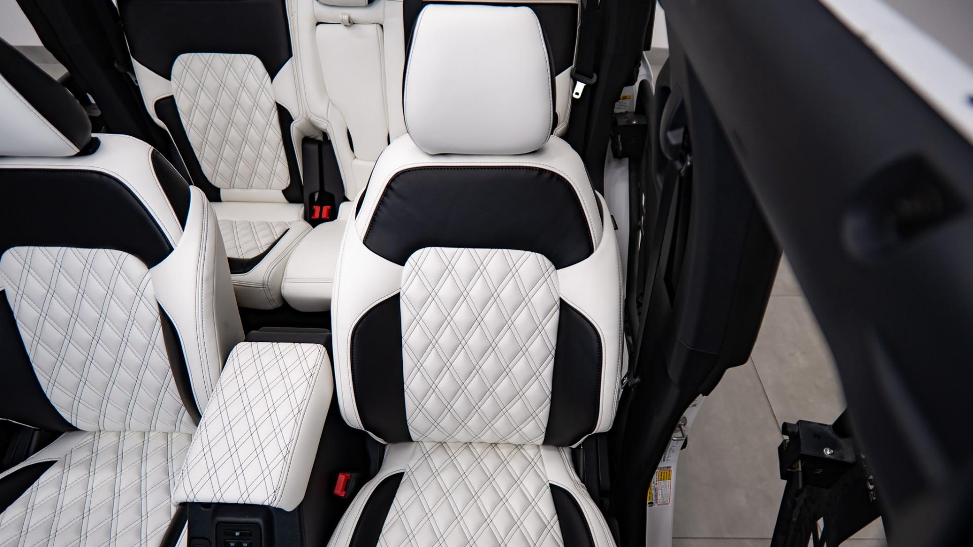 2024 FORD BRONCO 4X4 in Oxford White, photo 33 of 55
