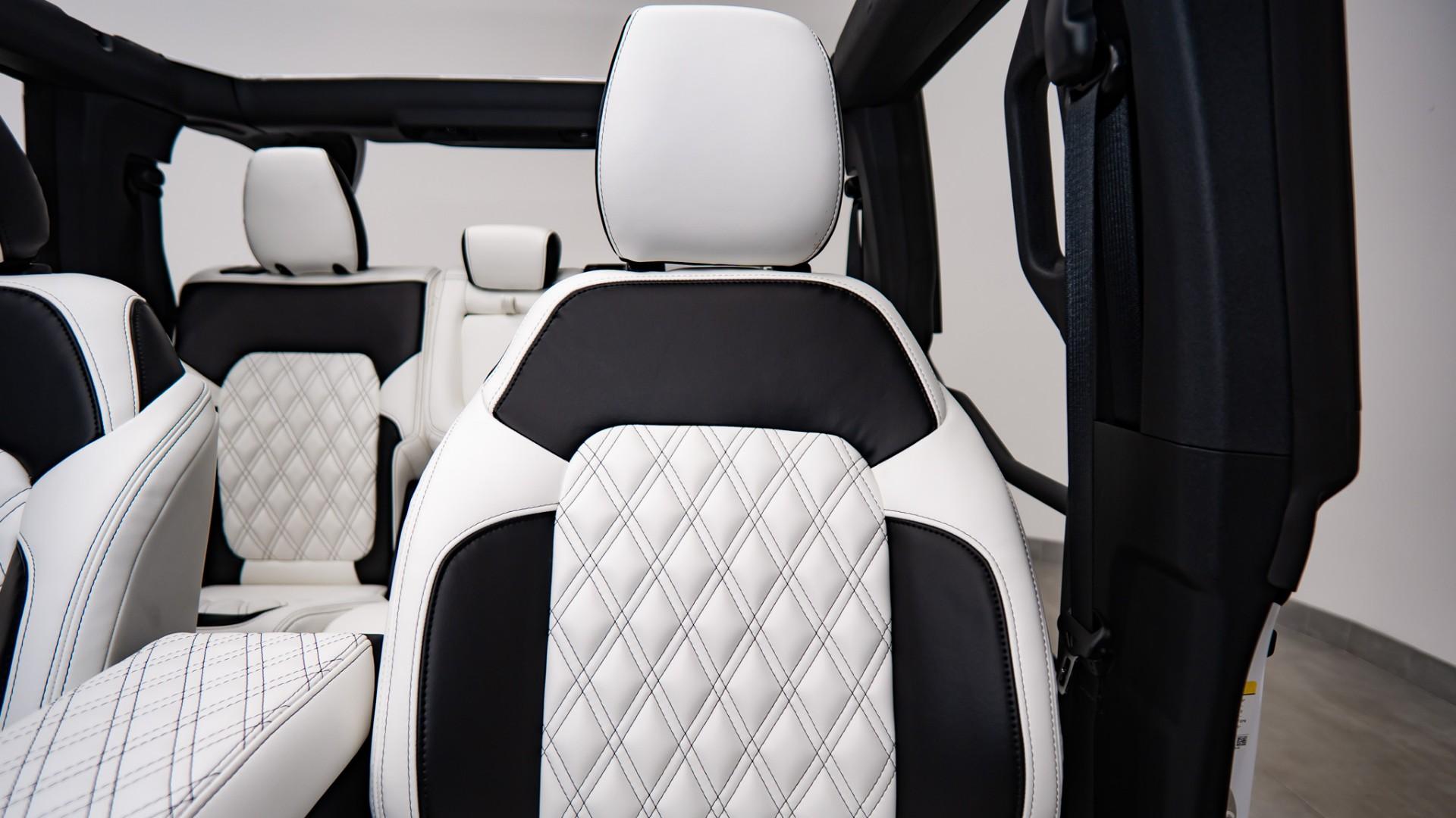 2024 FORD BRONCO 4X4 in Oxford White, photo 34 of 55