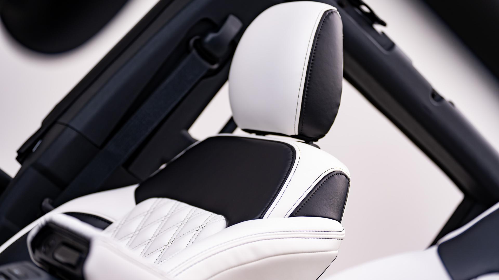 2024 FORD BRONCO 4X4 in Oxford White, photo 40 of 55