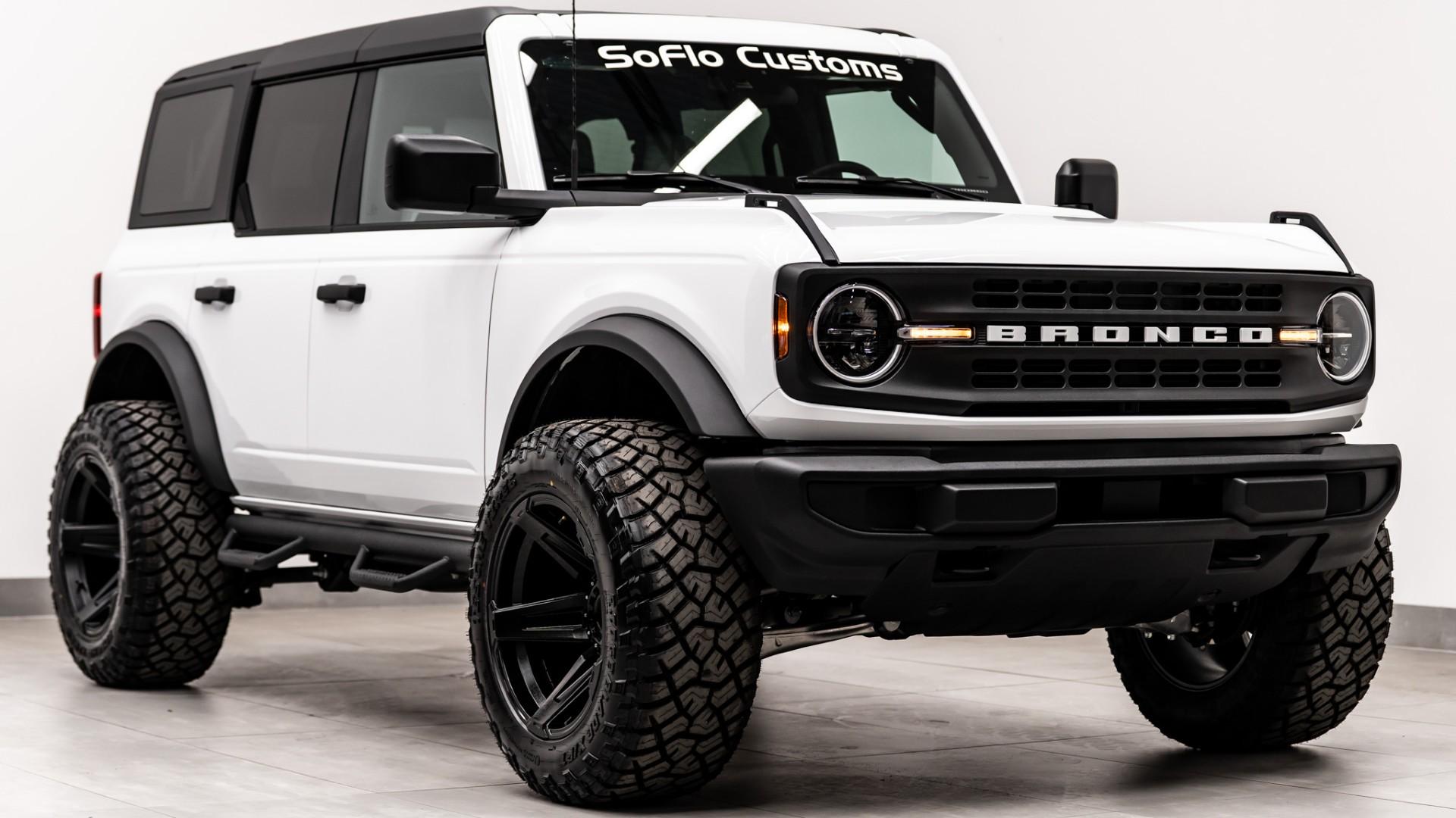 2024 FORD BRONCO 4X4 in Oxford White, photo 6 of 55