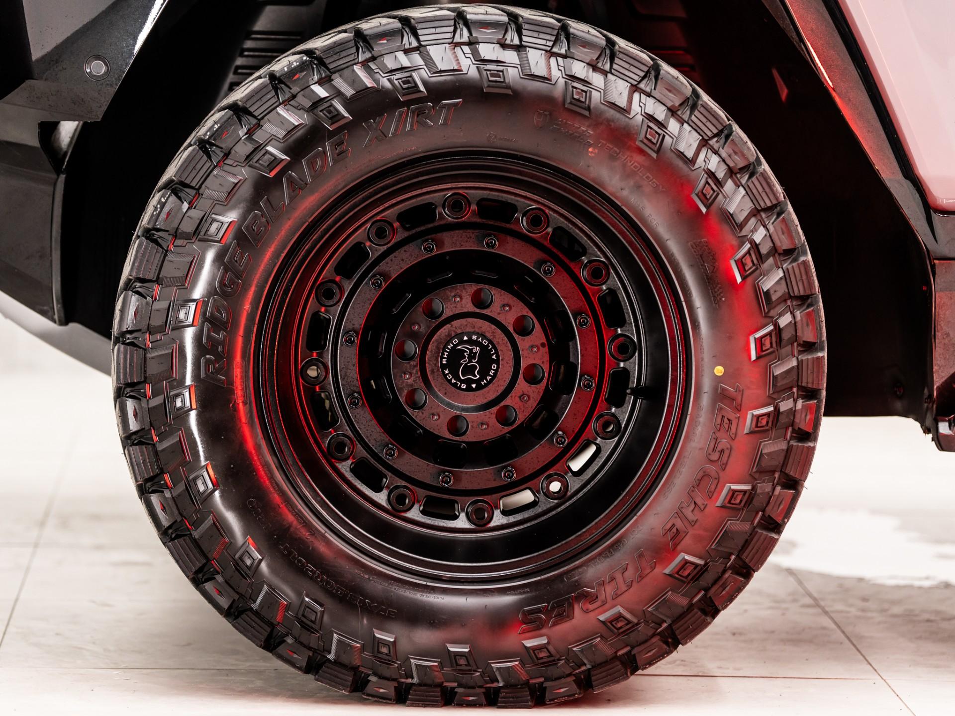 2025 GMC HUMMER EV 2X in METEORITE METALLIC (GREY), photo 24 of 57