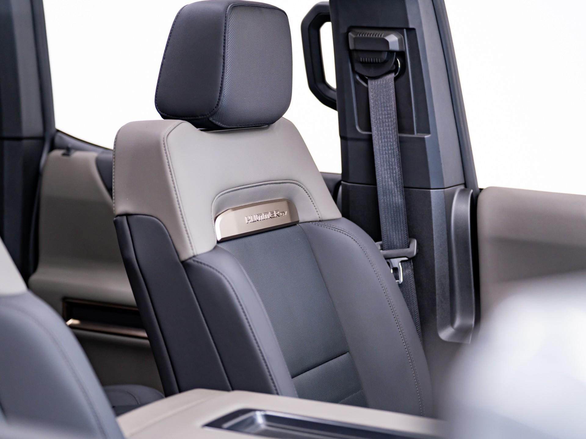 2025 GMC HUMMER EV 2X in METEORITE METALLIC (GREY), photo 33 of 57