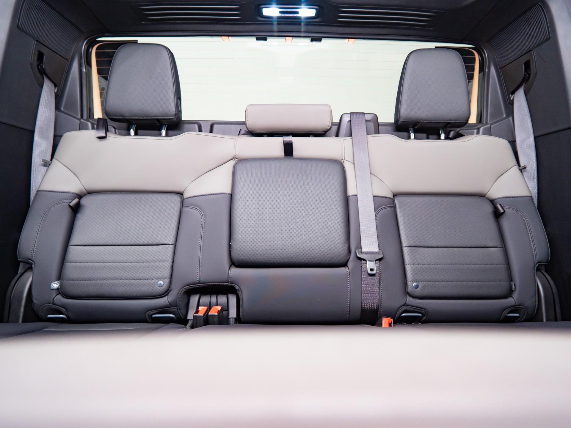 2025 GMC HUMMER EV 2X in METEORITE METALLIC (GREY), photo 40 of 57