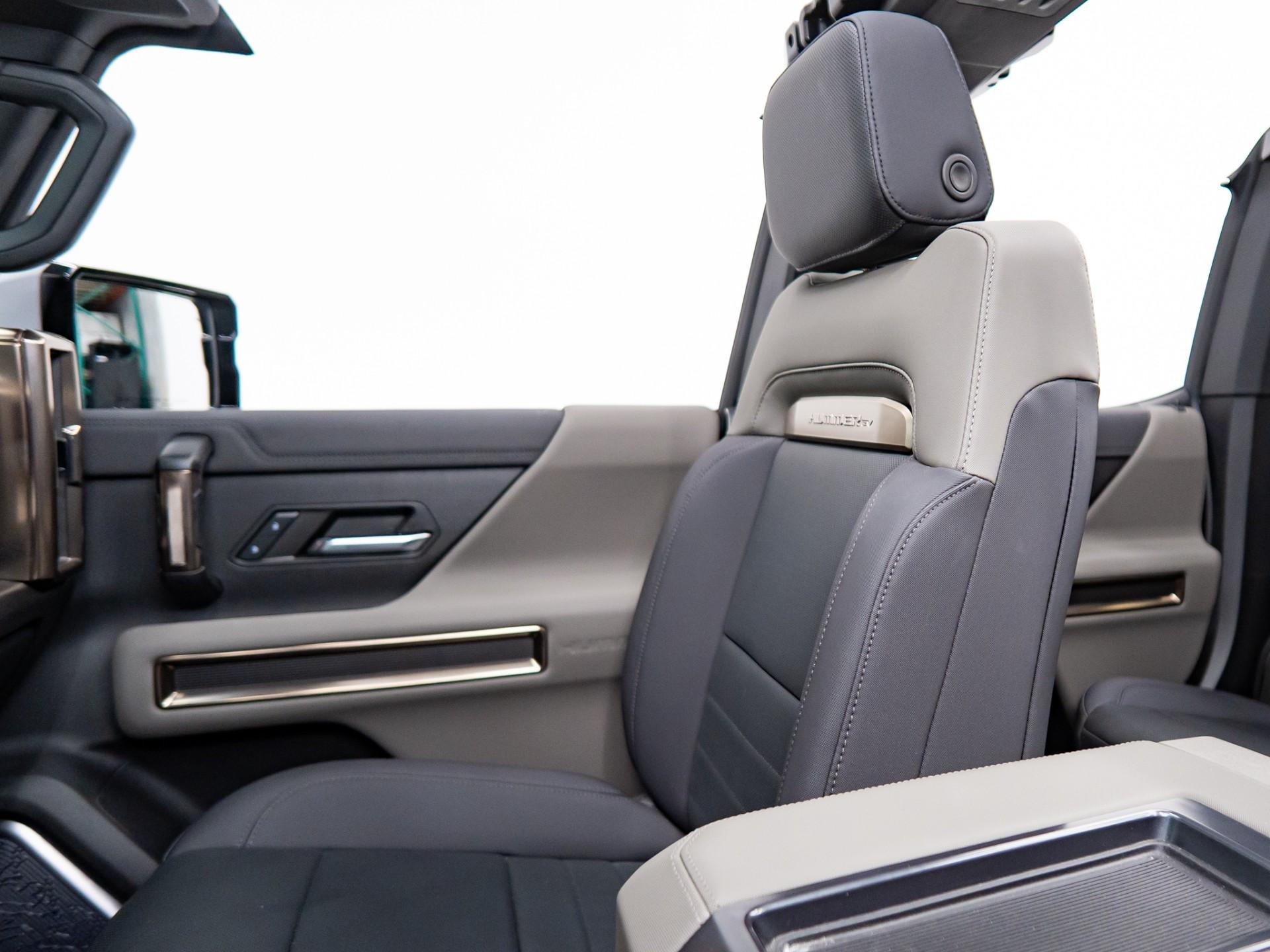 2025 GMC HUMMER EV 2X in METEORITE METALLIC (GREY), photo 31 of 57