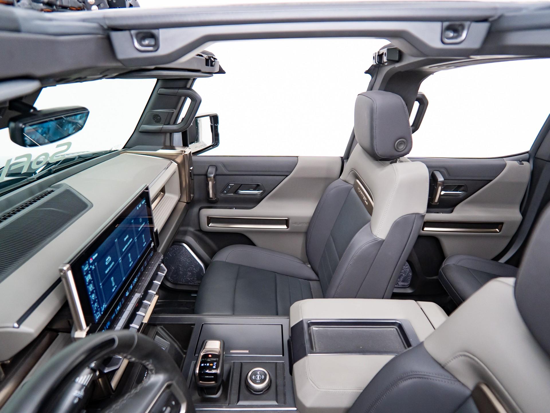 2025 GMC HUMMER EV 2X in METEORITE METALLIC (GREY), photo 30 of 57